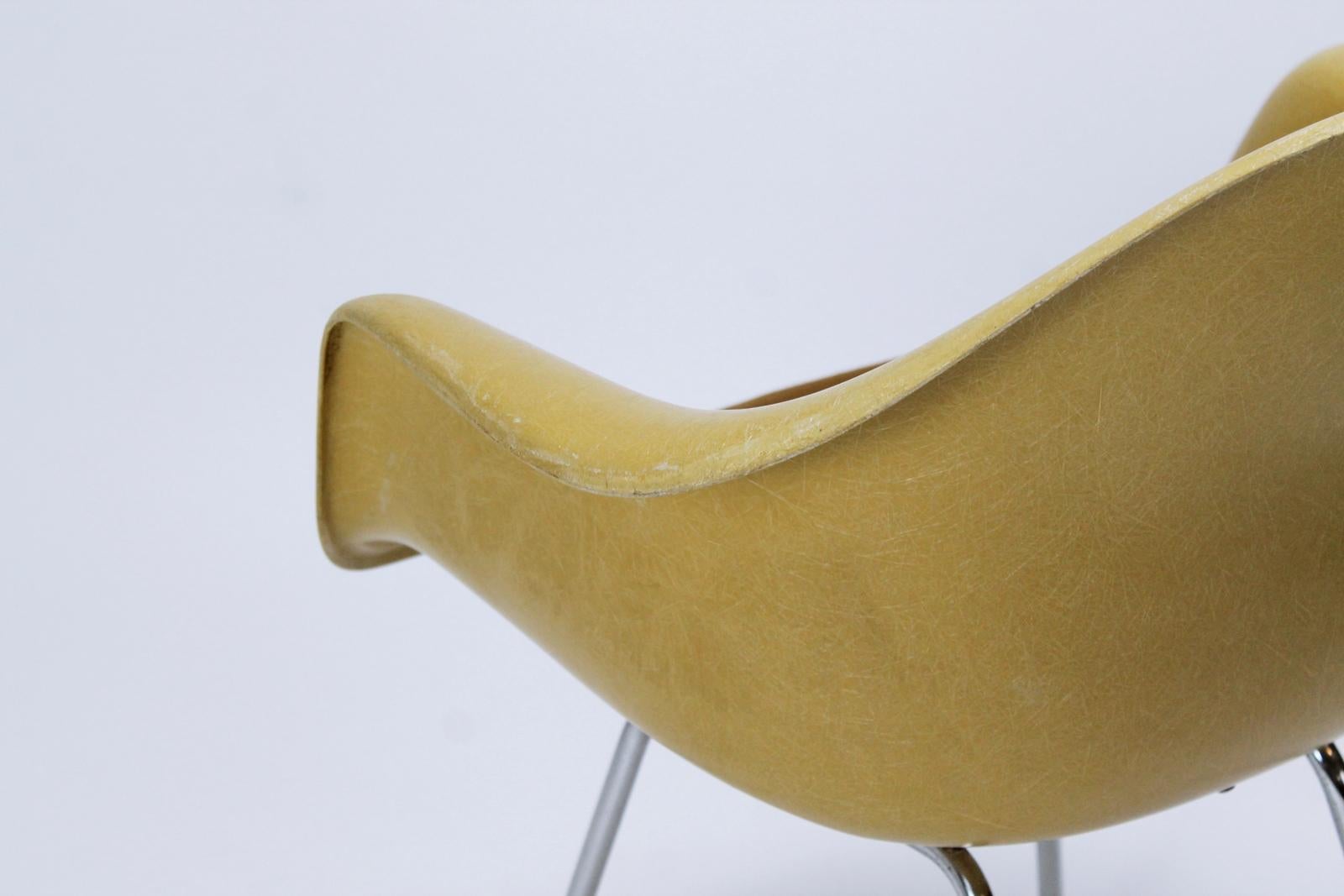 Charles Eames Molded  Fiberglass Dax Armchairs on H-Base 7