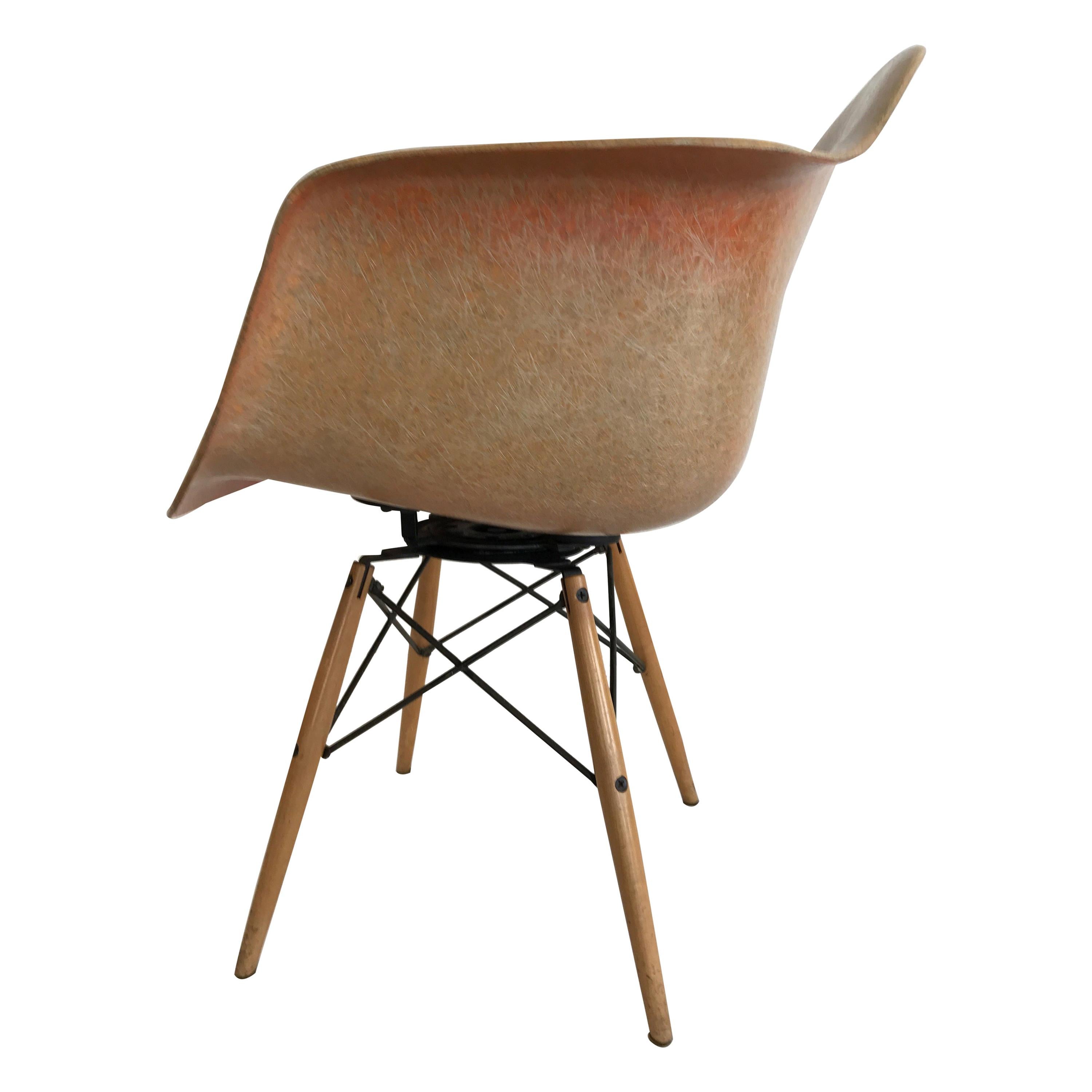 Charles Eames "PAW Chair" Swivel Fiber Glass Shell Dowel Leg aCa en vente