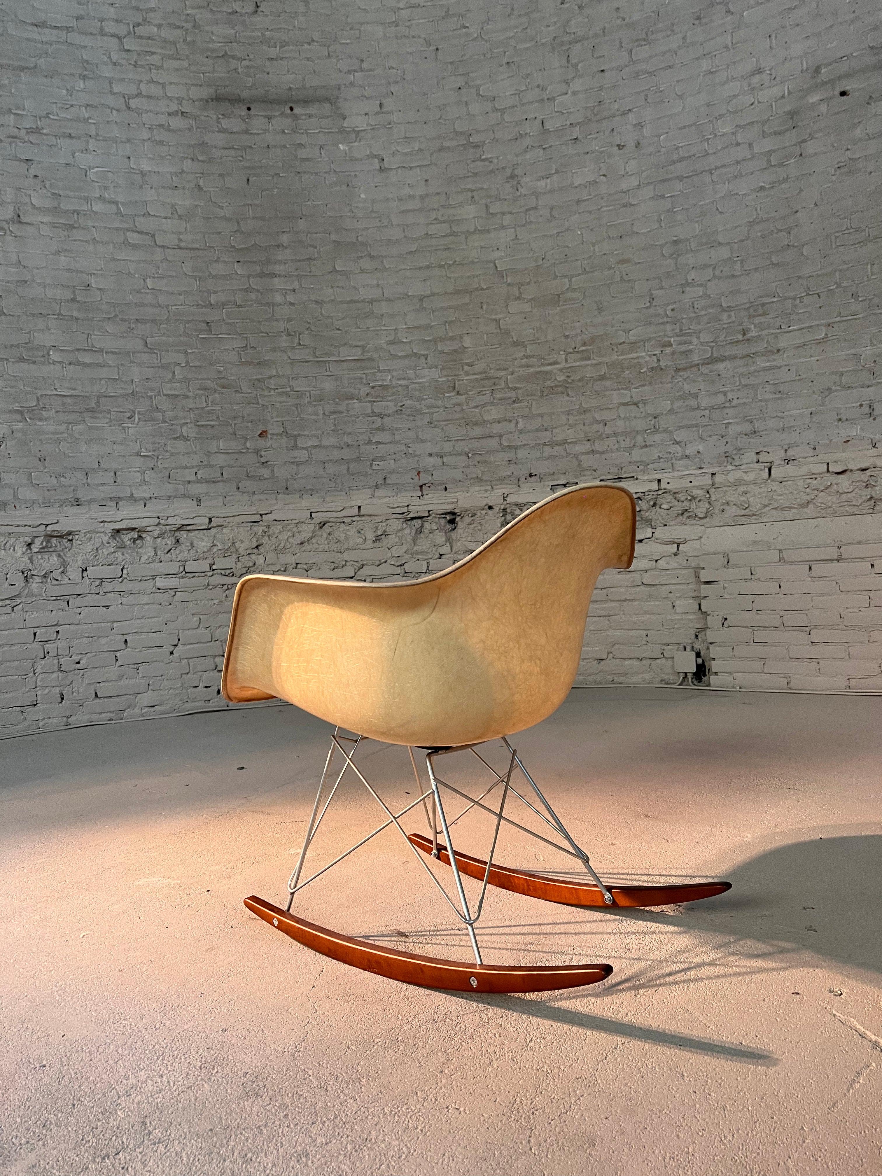 American Charles Eames Rocking Chair 