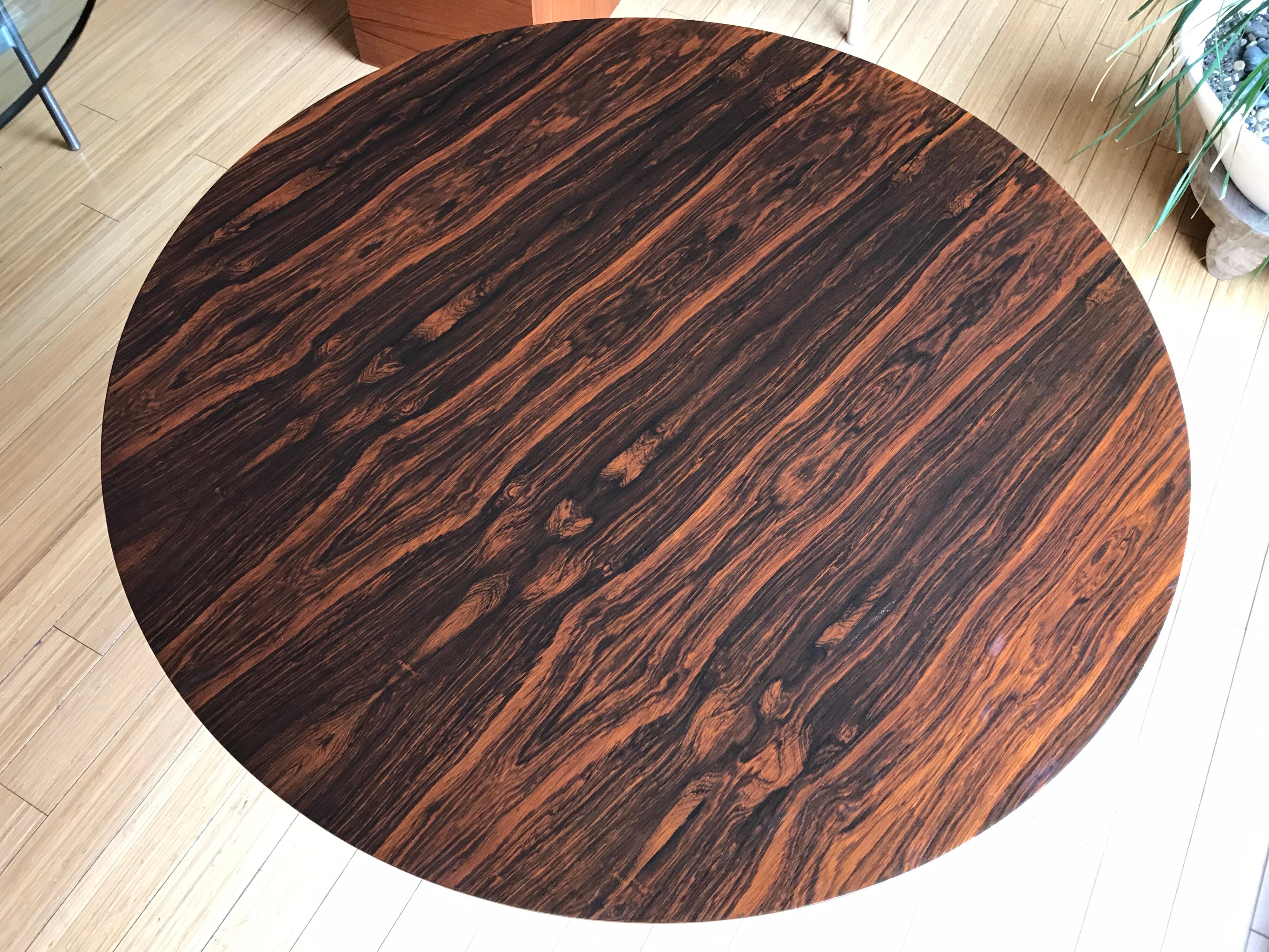 A handsome modernist design.
Made with a beautiful rosewood grain top, with steel and aluminum base on plastic glides and original screws.
Great for any occasion as a bistro or entry hall table etcetera.