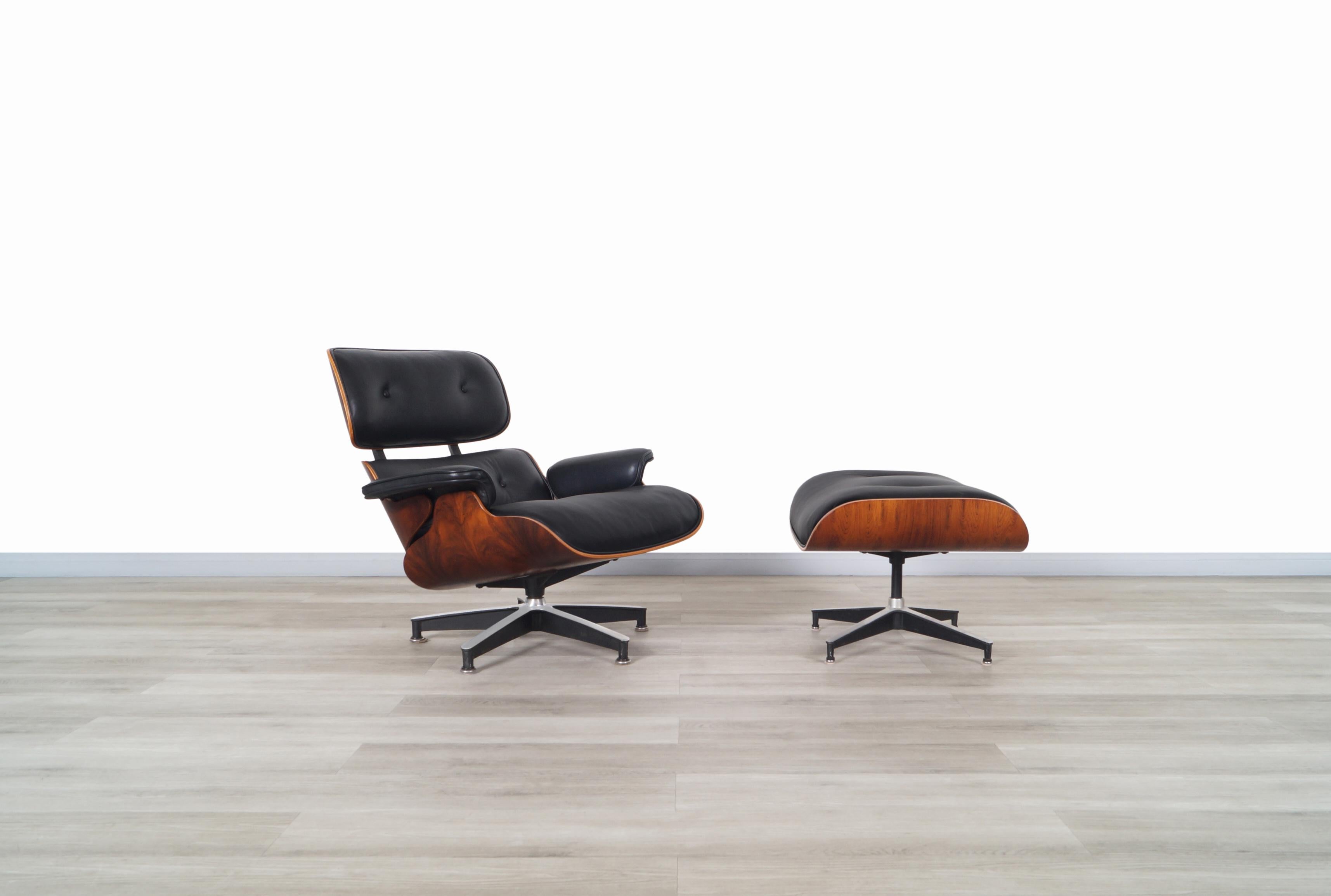 Stunning vintage rosewood lounge chair and ottoman 670/671 designed by Charles and Ray Eames for Herman Miller in the United States, circa 1970s. Both the lounge chair and the ottoman have a Brazilian rosewood frame where the fine grains of the wood