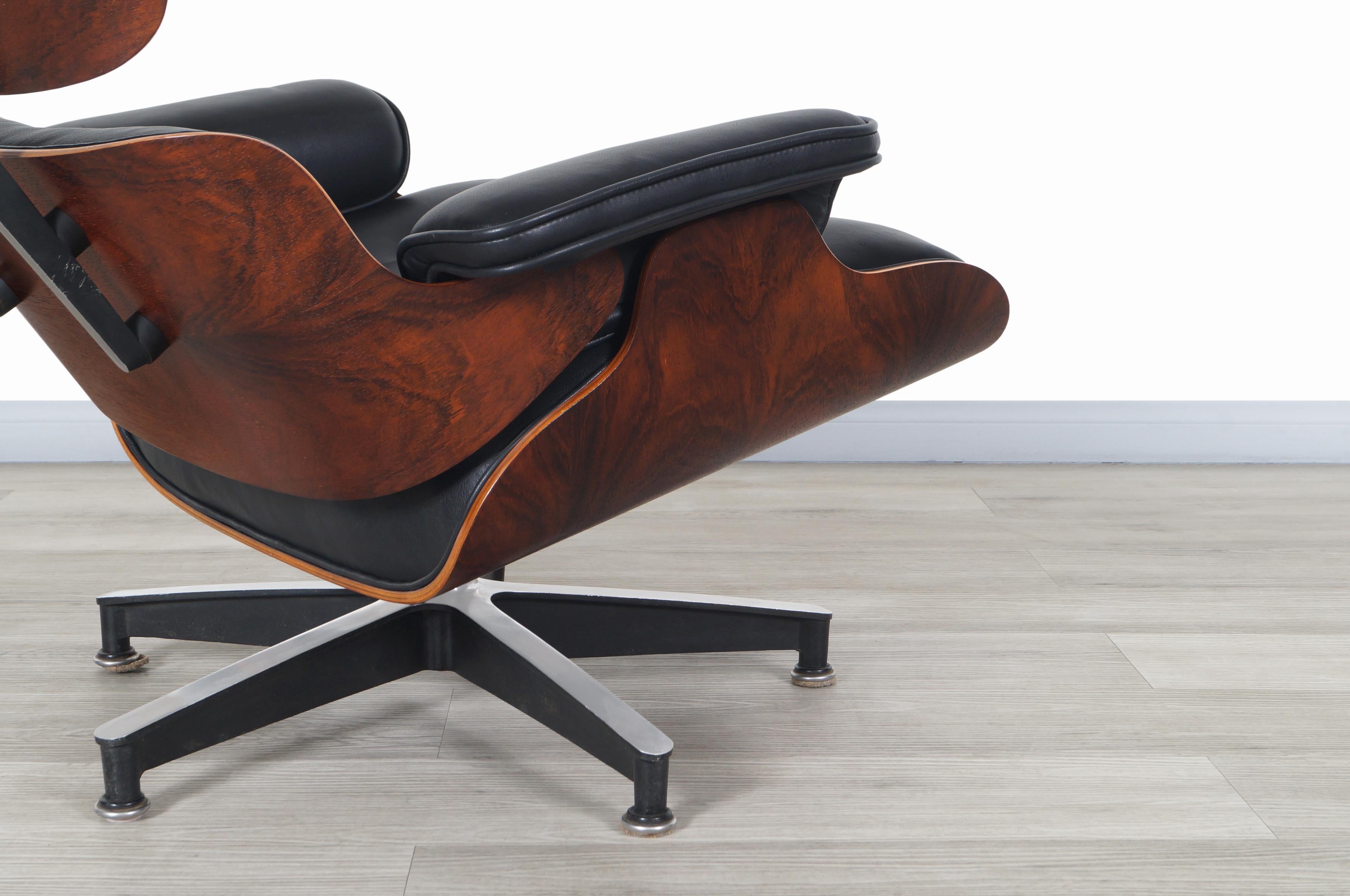 Charles Eames Rosewood Lounge Chair and Ottoman by Herman Miller In Excellent Condition In North Hollywood, CA