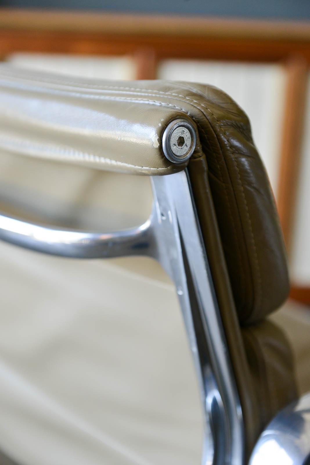 Charles Eames Soft Pad Management Chair in Tan Leather 3