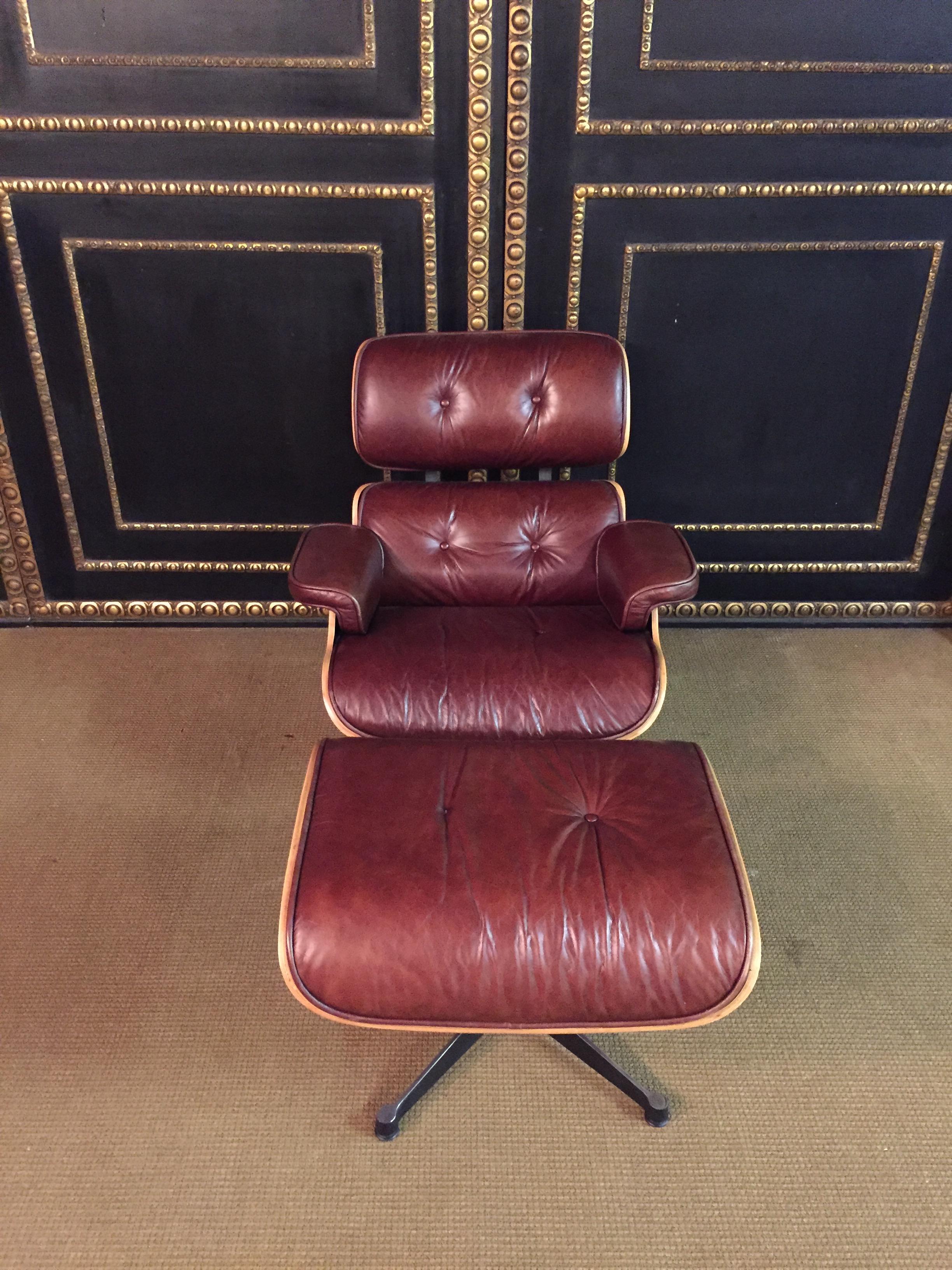 Charles Eames Lounge Chair Style (Replica) fine leather. Light rosewood with ottoman.
finest Italian quality.

Like the original, all parts are removable and the leather is with a decorative closure to open.