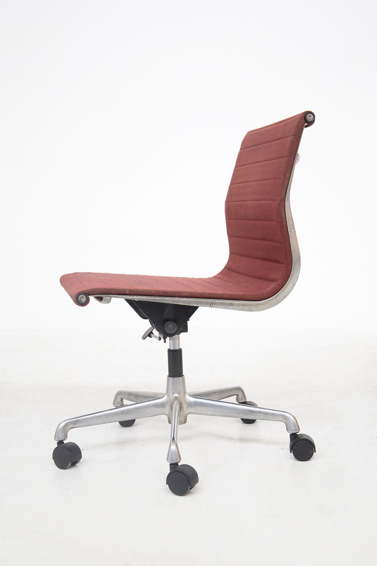 Charles Eames Vintage Office Chairs with Casters 4