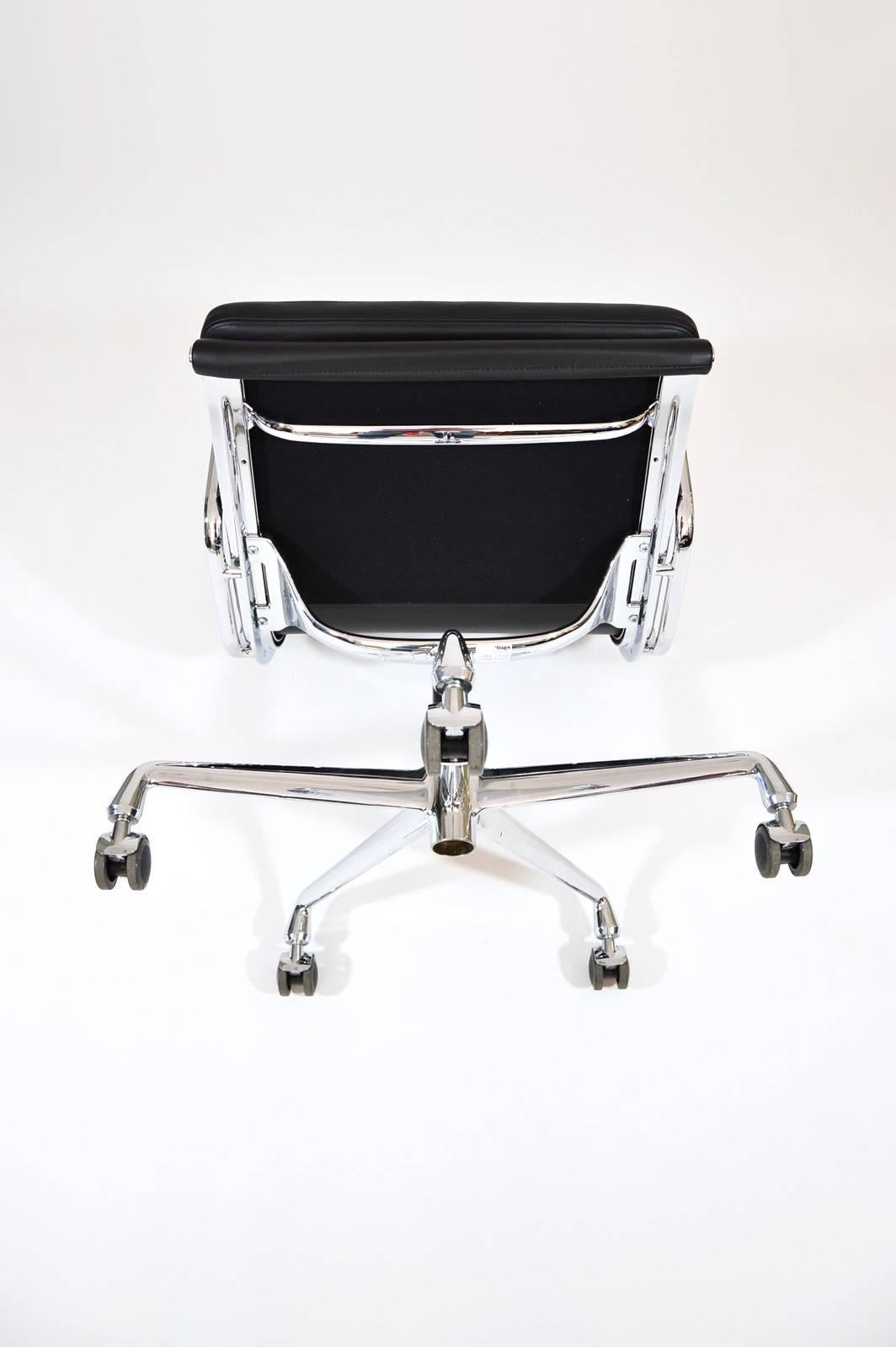 Charles Eames Vitra Soft Pad Aluminium Group Black Leather Chair Unused 6