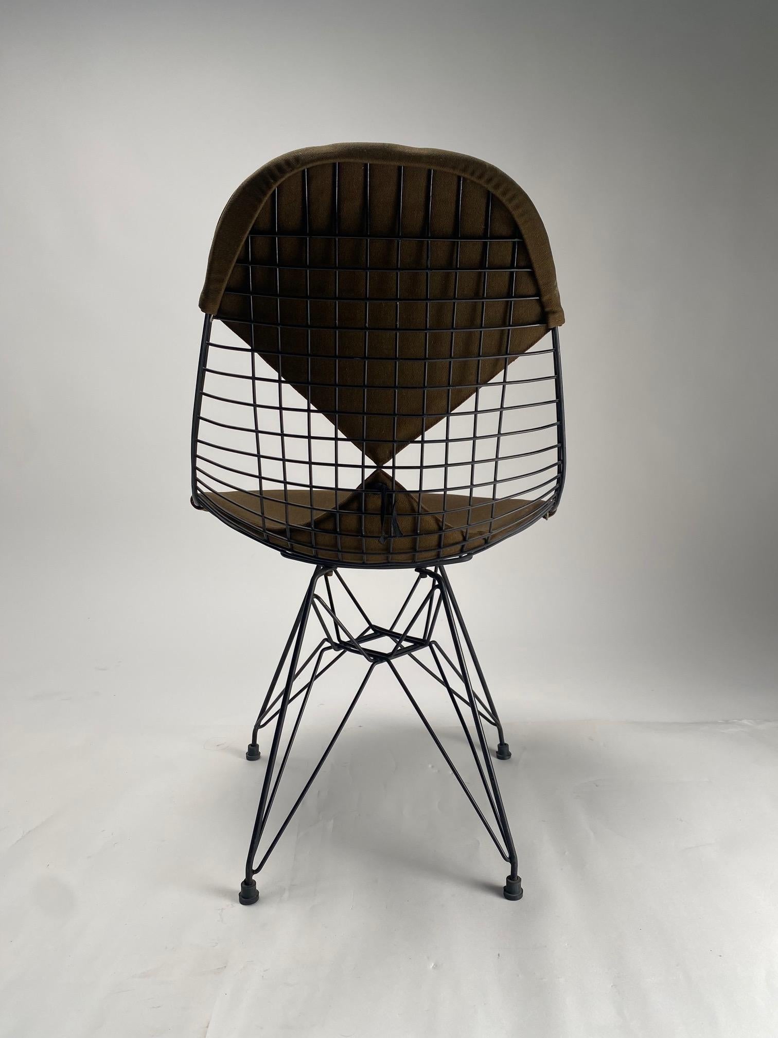 Mid-20th Century Charles Eames Wire Chairs with Bikini Cover on Eiffel Base's (Old Edition) For Sale