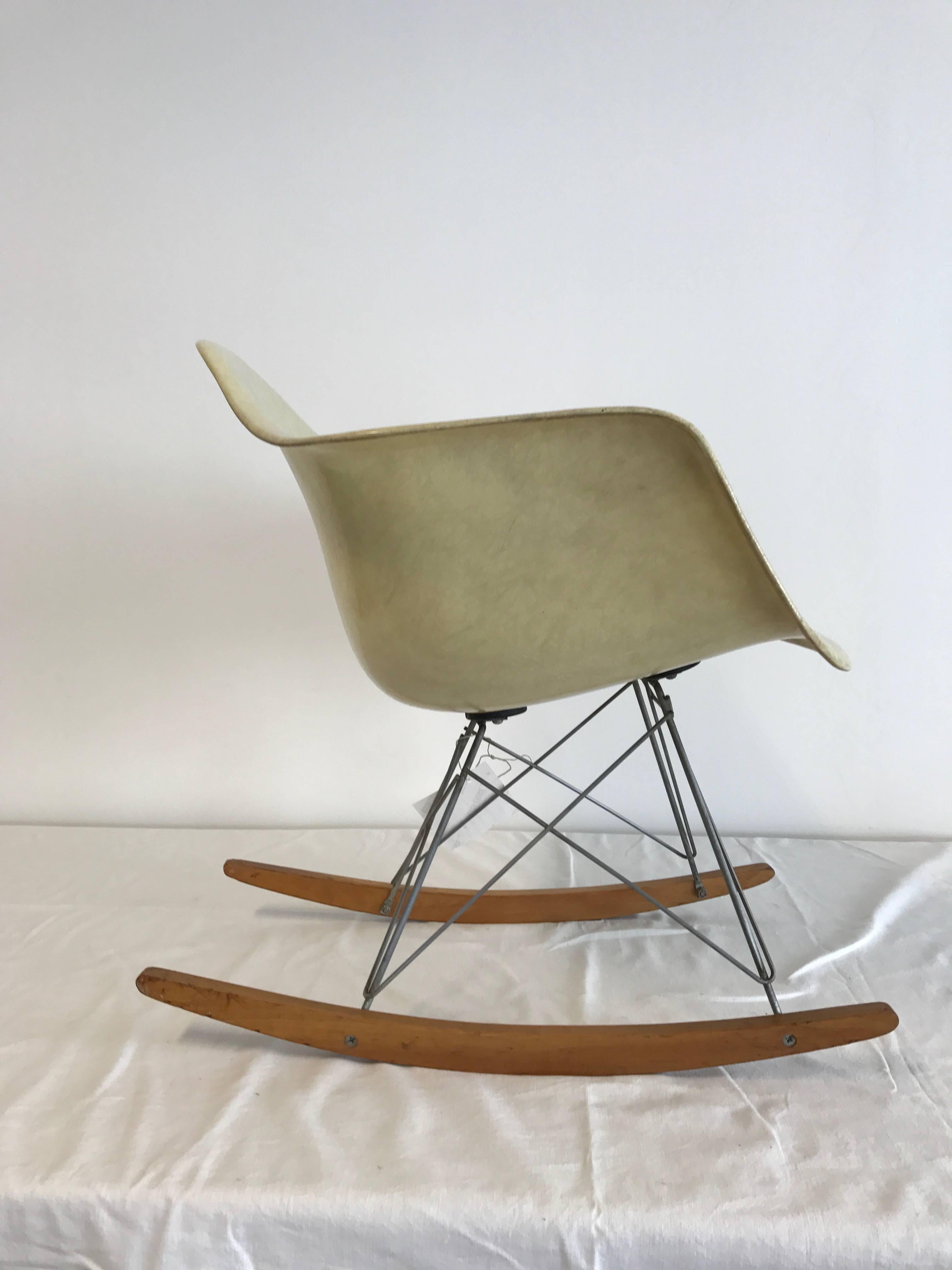 Mid-Century Modern Charles Eames Zenit RAR Rocker Chair First Edition Rope Edge Color Lemon For Sale