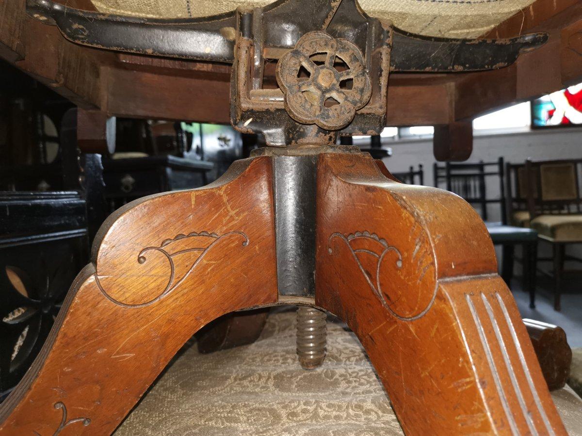 Charles Eastlake attri., Aesthetic Movement Walnut & Carved Swivel Desk Armchair In Good Condition For Sale In London, GB