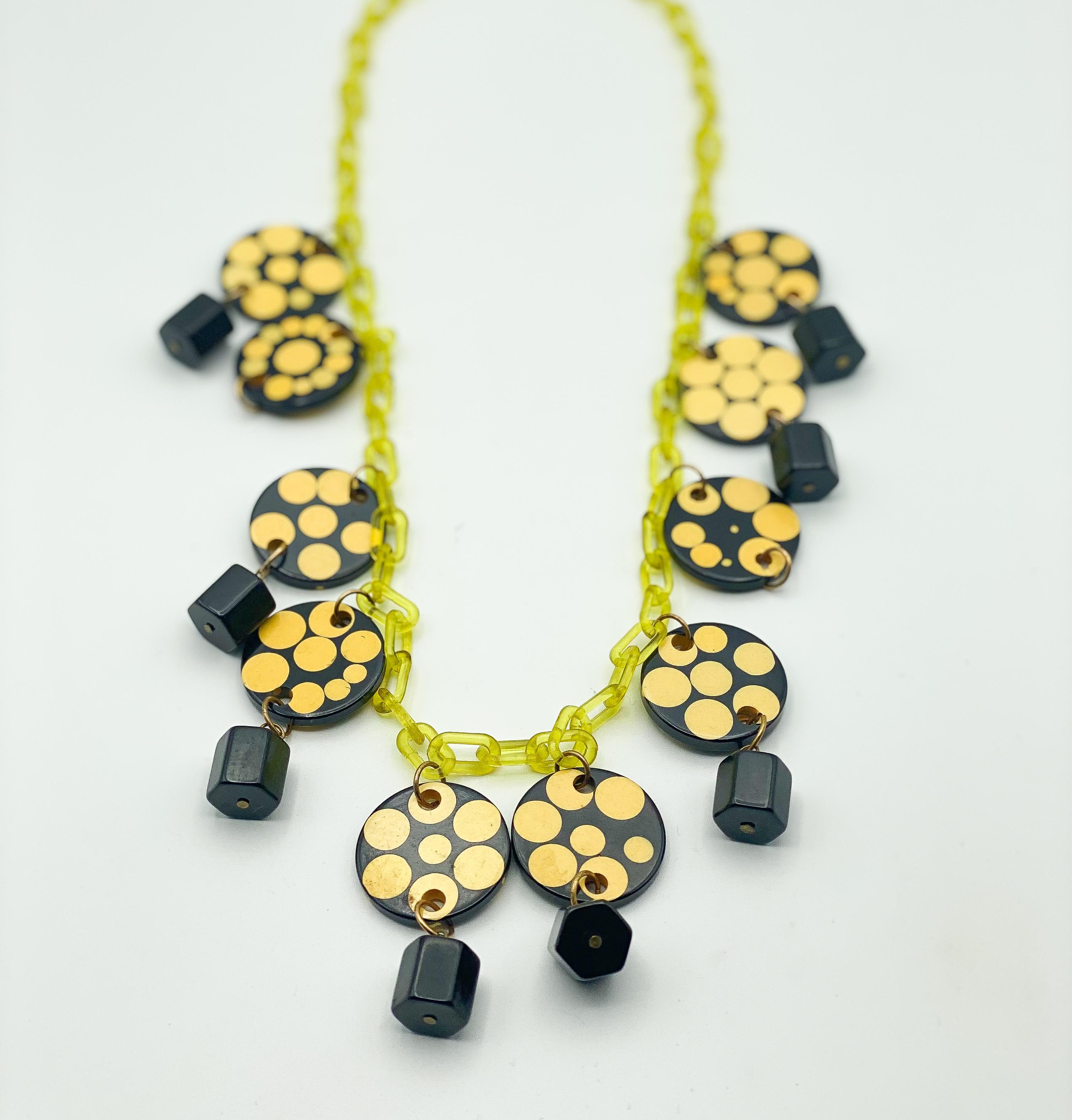 -Bakelite celluloid 
-Vintage necklace 
-Charles Elkaim 
-10 flower circles 
-Spring ring clasp 
-24in length