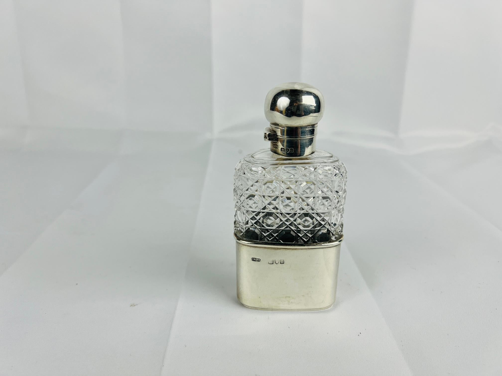 Petaca de plata de ley y cristal tallado Charles & George Asprey C. 1897 siglo XIX en venta