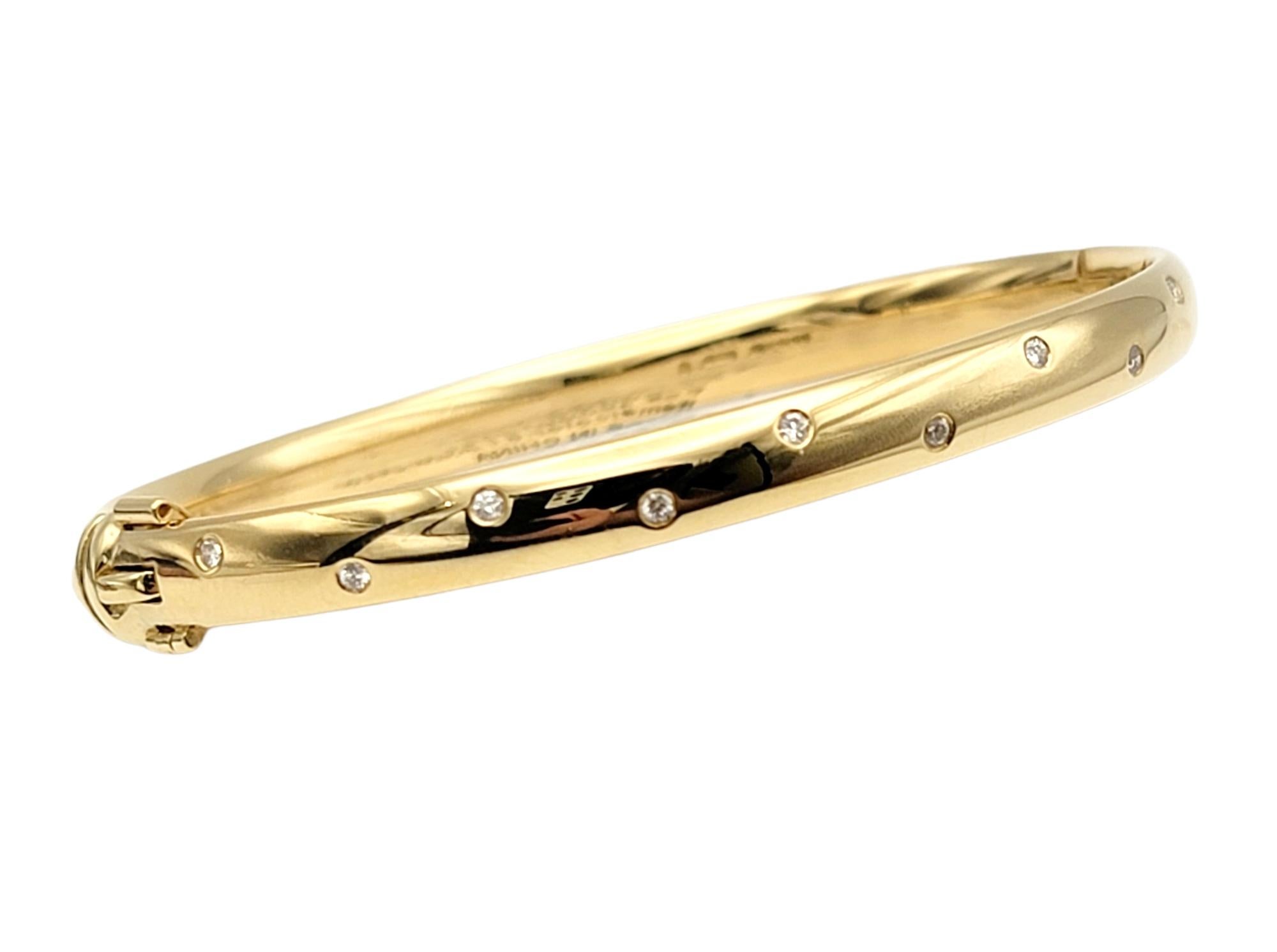 Taille ronde Charles Green & Sons Bracelet jonc ovale en or jaune 18 carats et diamants en vente