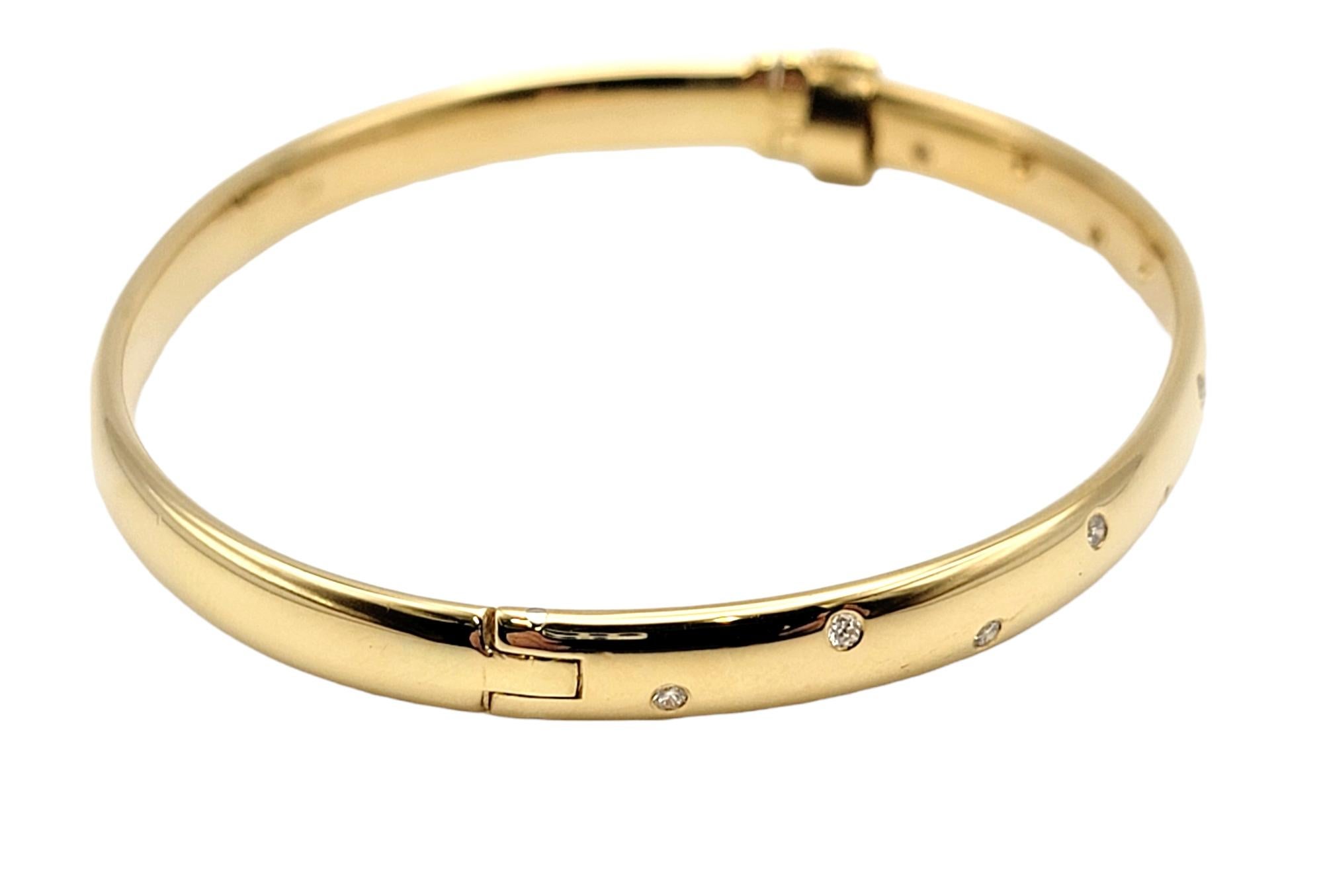 Charles Green & Sons Bracelet jonc ovale en or jaune 18 carats et diamants Bon état - En vente à Scottsdale, AZ