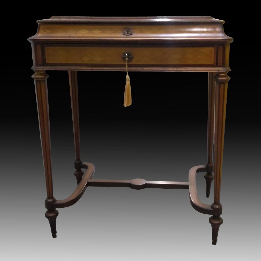 Table à pansements en bois de citronnier français du XIXe siècle de Charles-Guillaume Diehl en vente 7