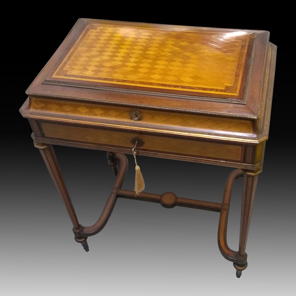 Table à pansements en bois de citronnier français du XIXe siècle de Charles-Guillaume Diehl en vente 9