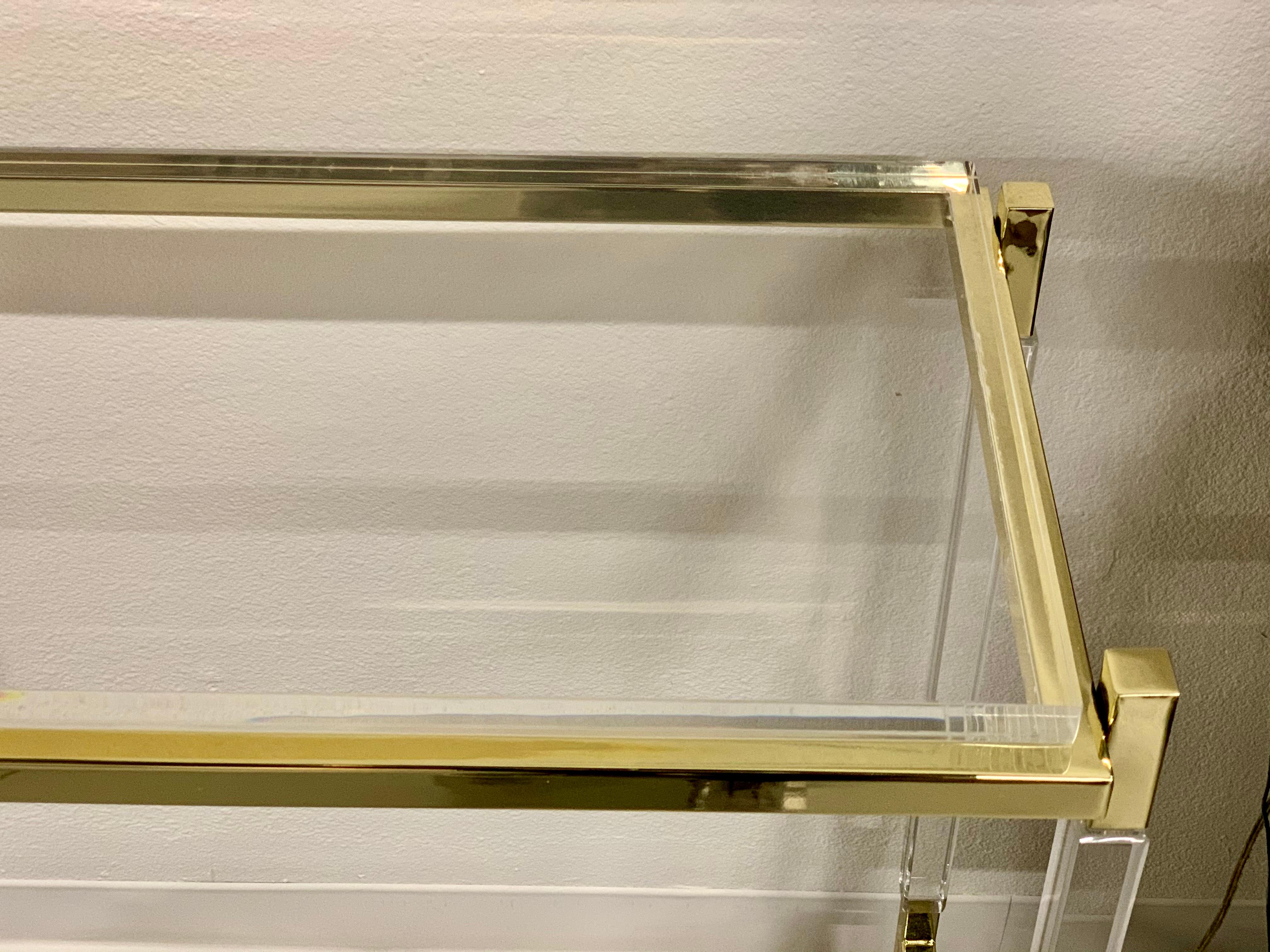 Américain Console en laiton Lucite personnalisée de Charles Hollis Jones en vente