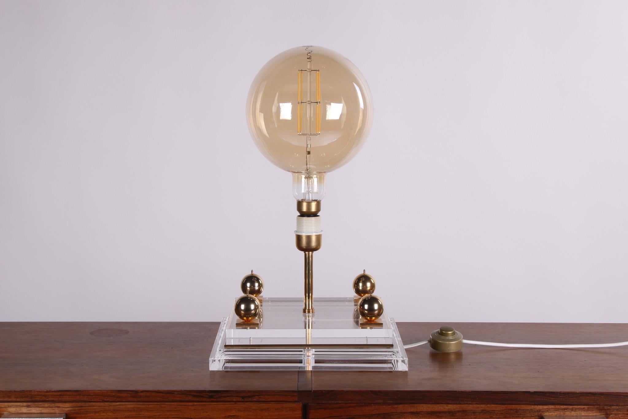  Charles Hollis Jones Gold Plexiglass Hollywood Regency Table Lamp, 70s For Sale 6