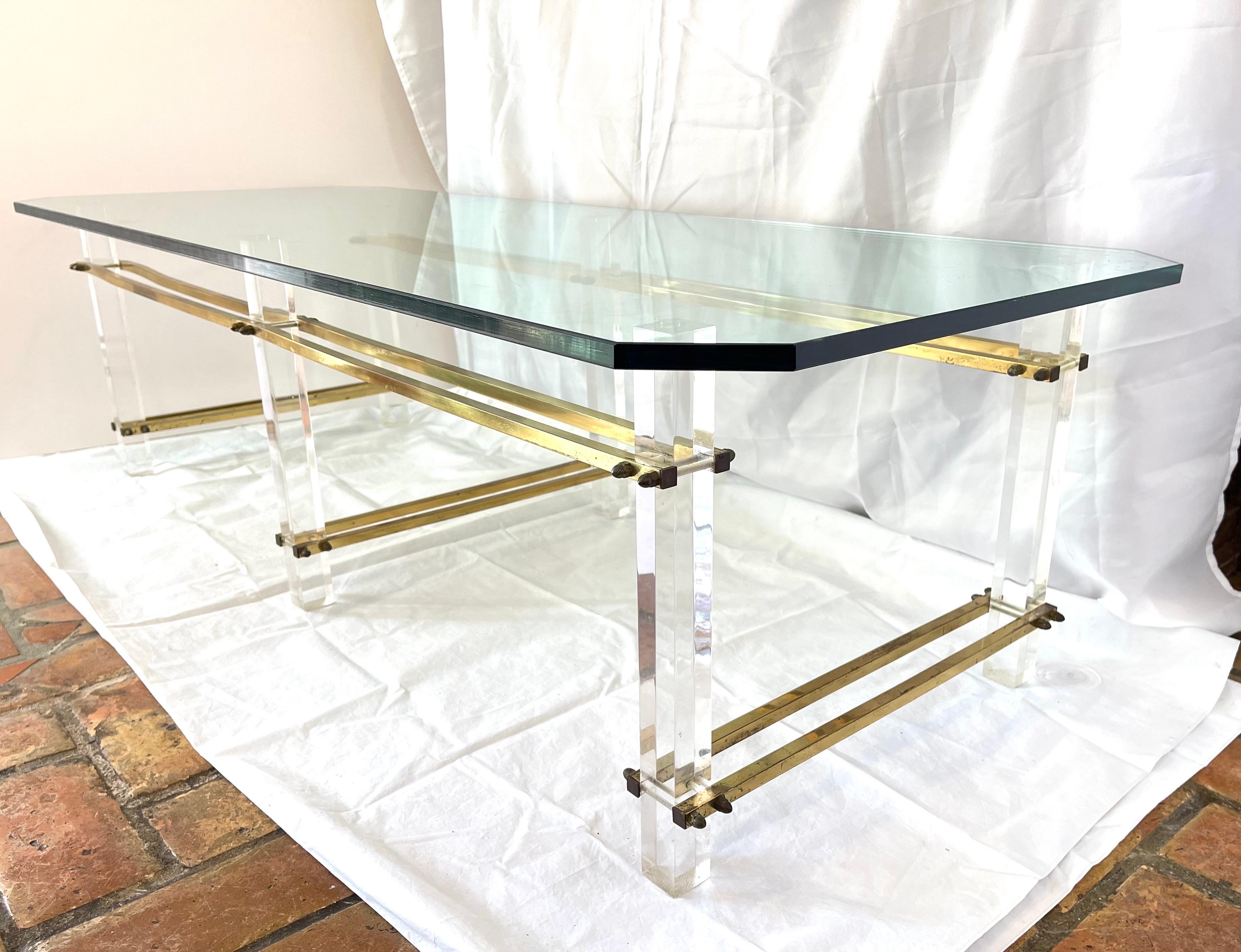 Charles Hollis Jones Lucite and Brass Coffee Table In Good Condition For Sale In Redding, CT