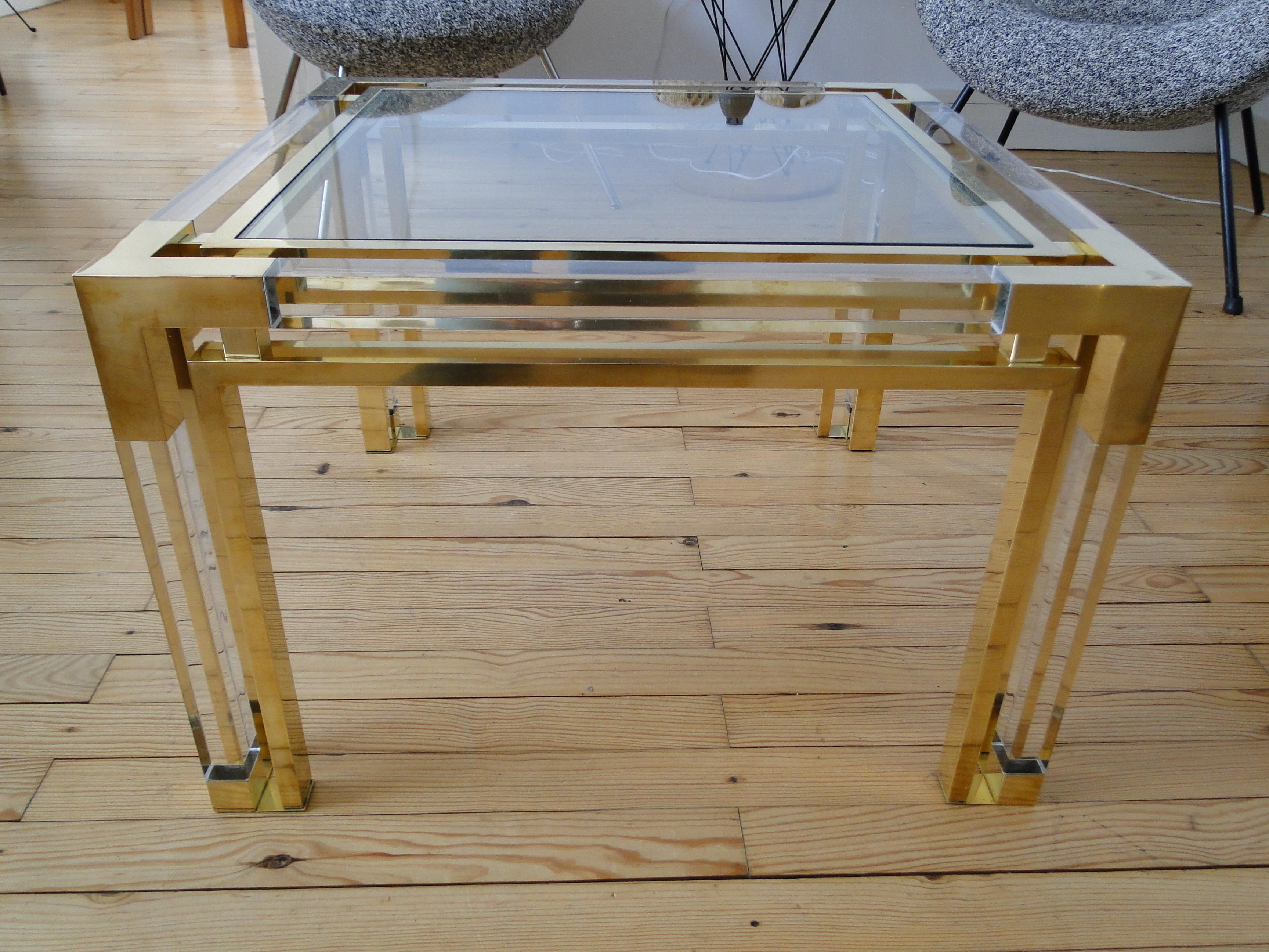 Wonderful Hollywood Regency coffee table or cocktail table with two glass shelves. This amazing item to Charles Hollis Jones and was produced in Italy during the 1970s.

This piece is amazing because of its Hollywood regency lines and the