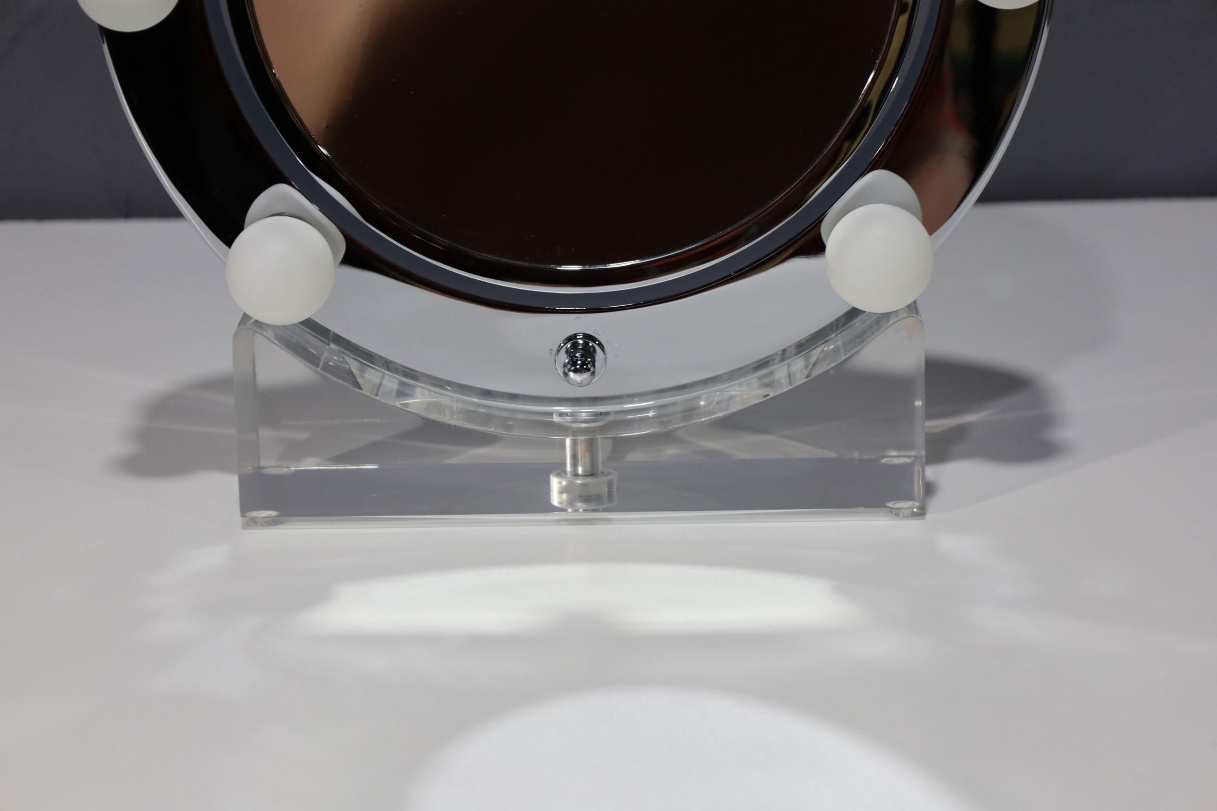 Miroir à maquillage Charles Hollis Jones en Lucite et Chrome avec Caractéristique Magnifying en vente 2