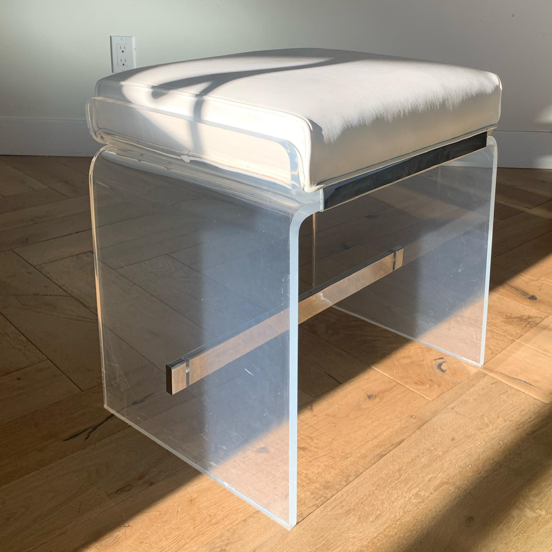 Charles Hollis Jones lucite and chrome waterfall stool, circa 1970s. White leather upholstery is original to piece. Minor signs of age but overall fabulous condition. 

Measures: 17.75” W x 14” D x 19” H.