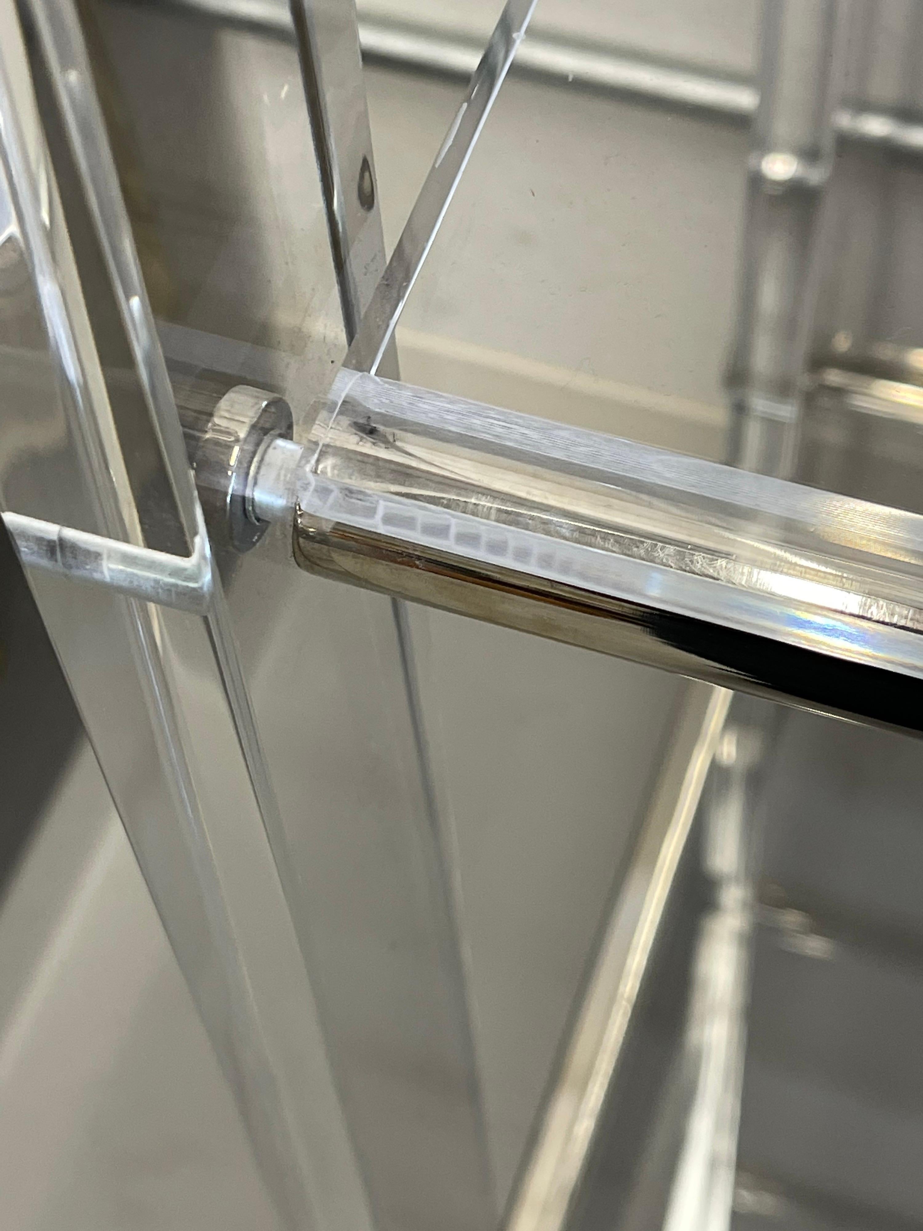Etagere in lucite e nichel Charles Hollis Jones in vendita 1