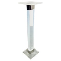 Pedestal escultórico de Lucita y Níquel Charles Hollis Jones