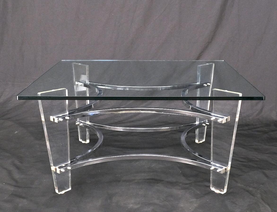 Table basse centrale carrée en chrome Lucite avec plateau en verre Charles Hollis Jones Bon état - En vente à Rockaway, NJ