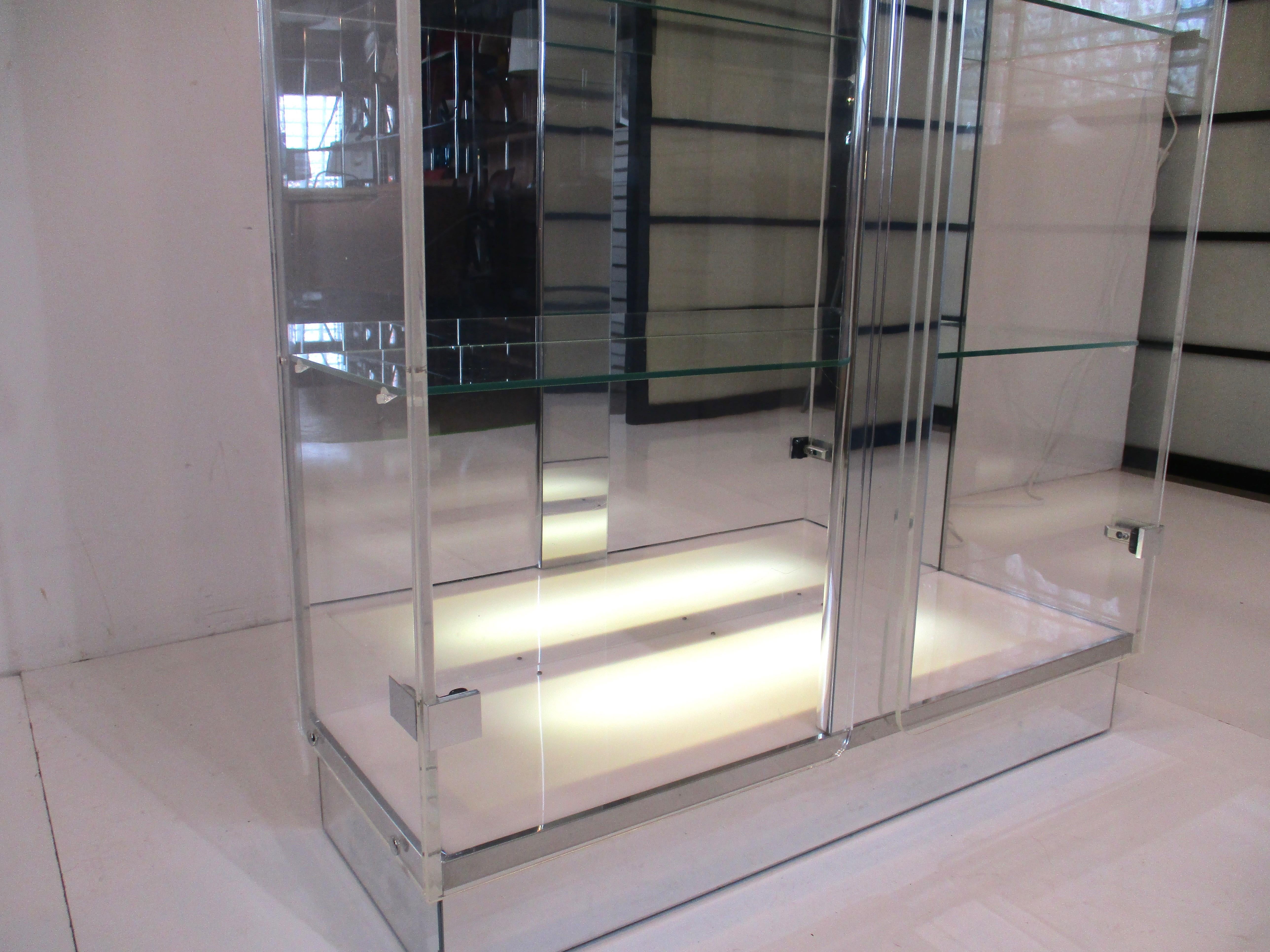Charles Hollis Jones Lucite / Glass Display Cabinet   For Sale 1