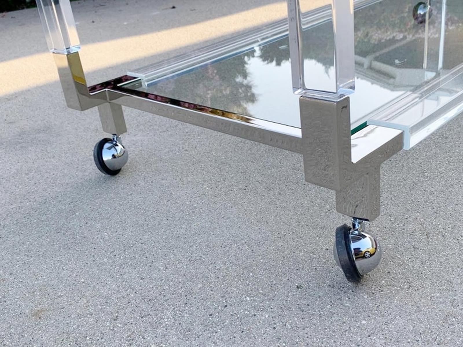 Charles Hollis Jones Chariot de bar en lucite et nickel de la Collectional en vente 4