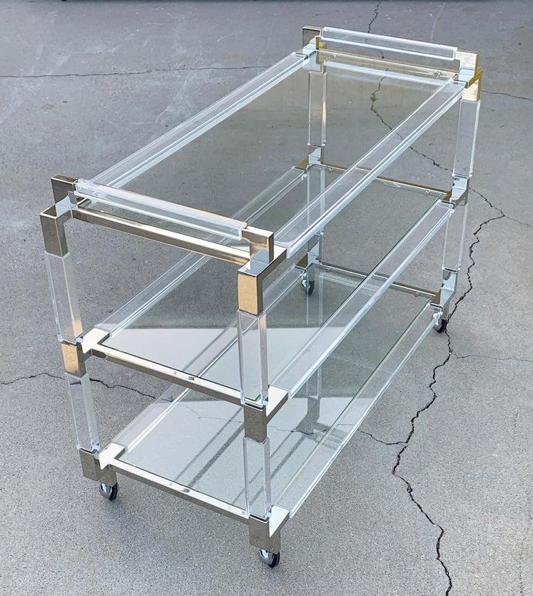 Mid-Century Modern Charles Hollis Jones Chariot de bar en lucite et nickel de la Collectional en vente