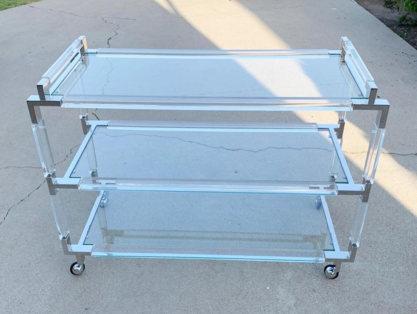Américain Charles Hollis Jones Chariot de bar en lucite et nickel de la Collectional en vente