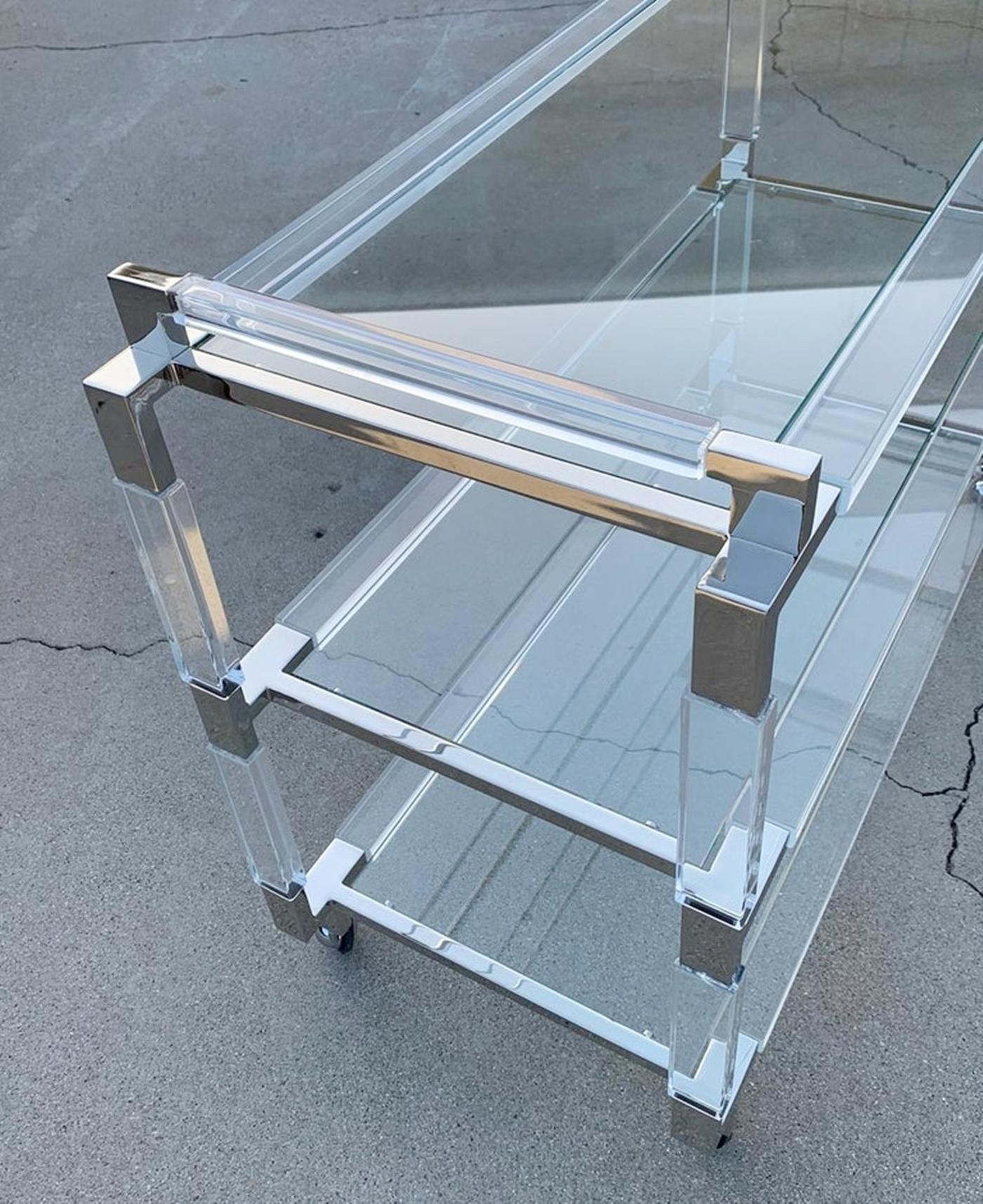 Nickel Charles Hollis Jones Chariot de bar en lucite et nickel de la Collectional en vente