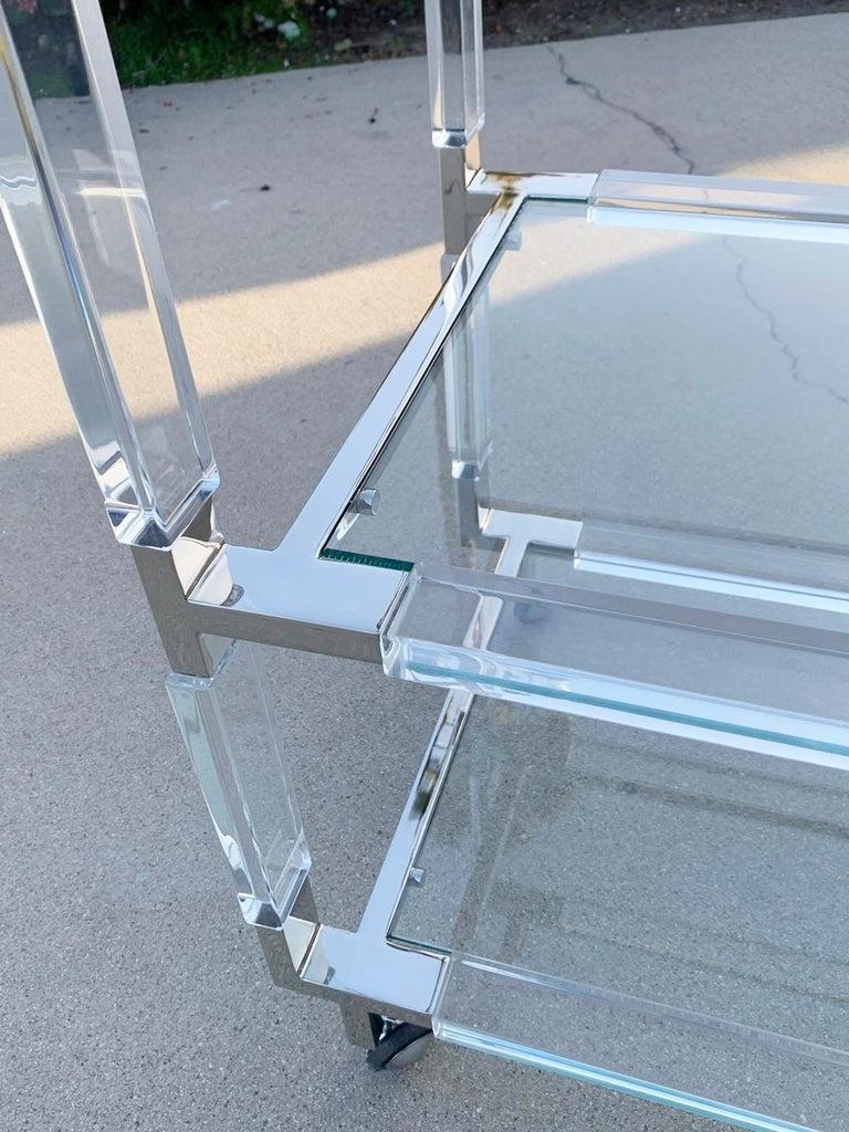 Charles Hollis Jones Chariot de bar en lucite et nickel de la Collectional en vente 2