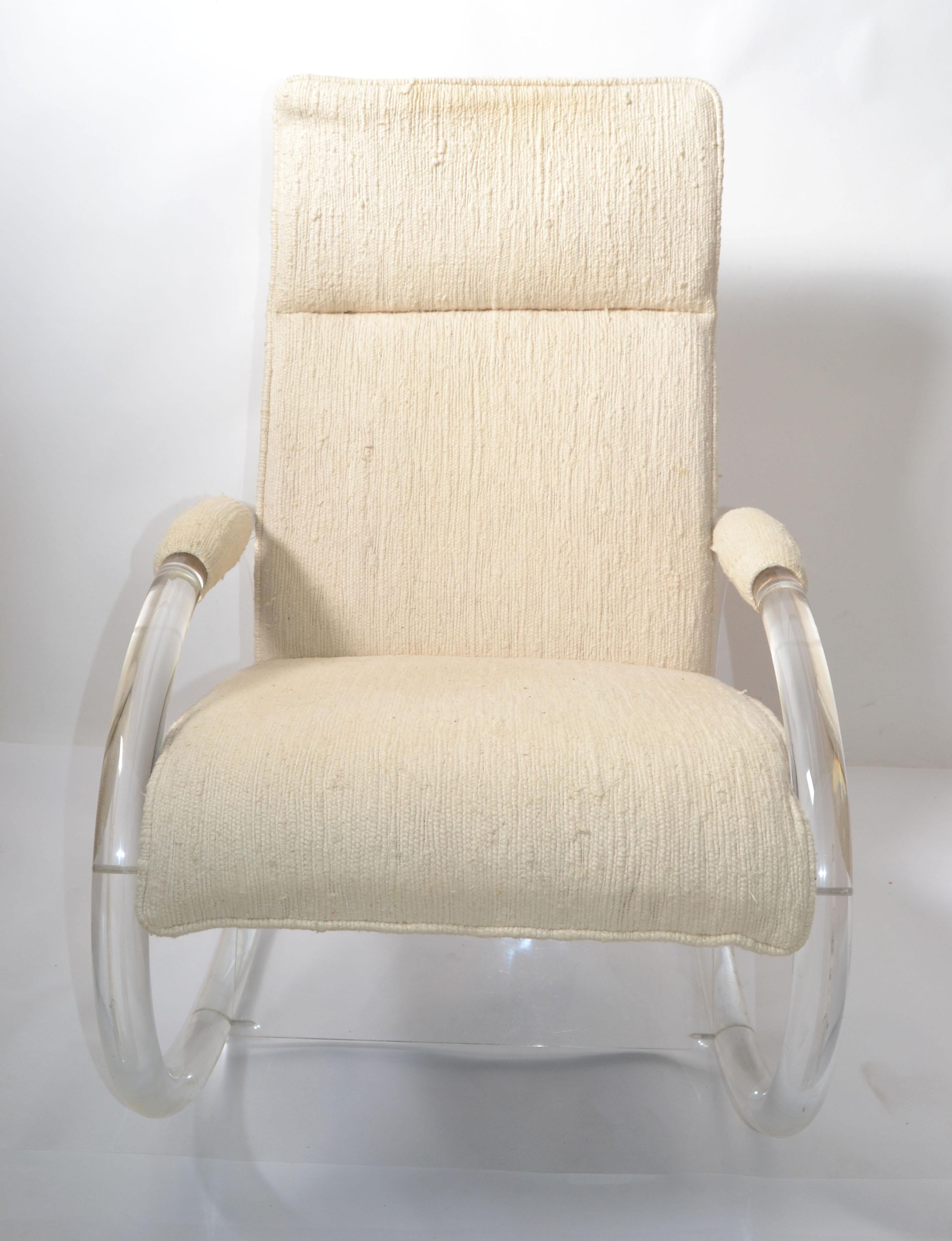 Mid-Century Modern bent Lucite and wood rocking chair designed by Charles Hollis Jones in the 1970s and made by Hill Manufacturing Corporation.
The Lounge Chair has the original beige Haitian Cotton upholstery.
Makers mark underneath.
Additional