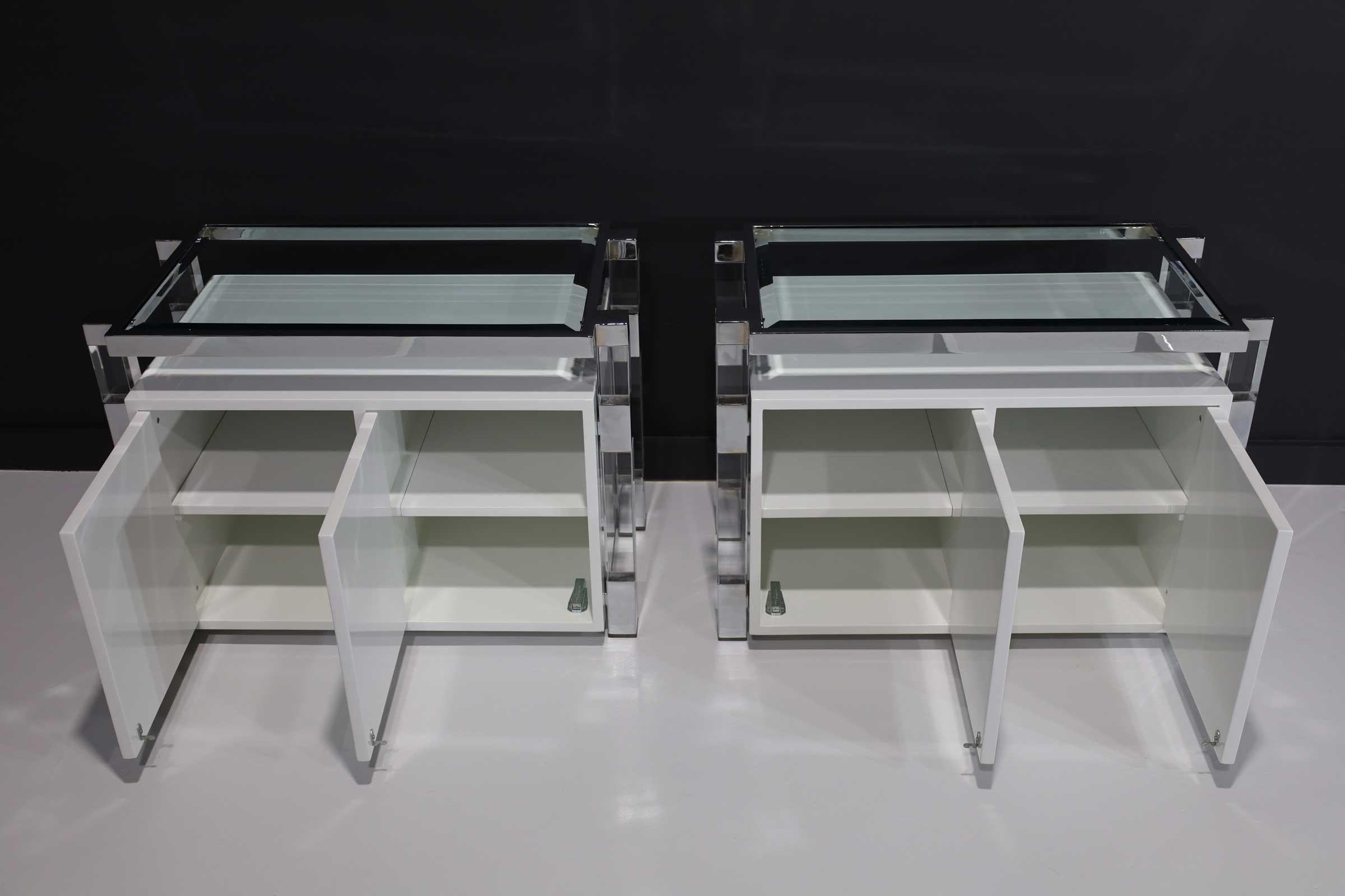 Charles Hollis Jones Metric Series Nightstands in White Lacquer In Excellent Condition In Dallas, TX