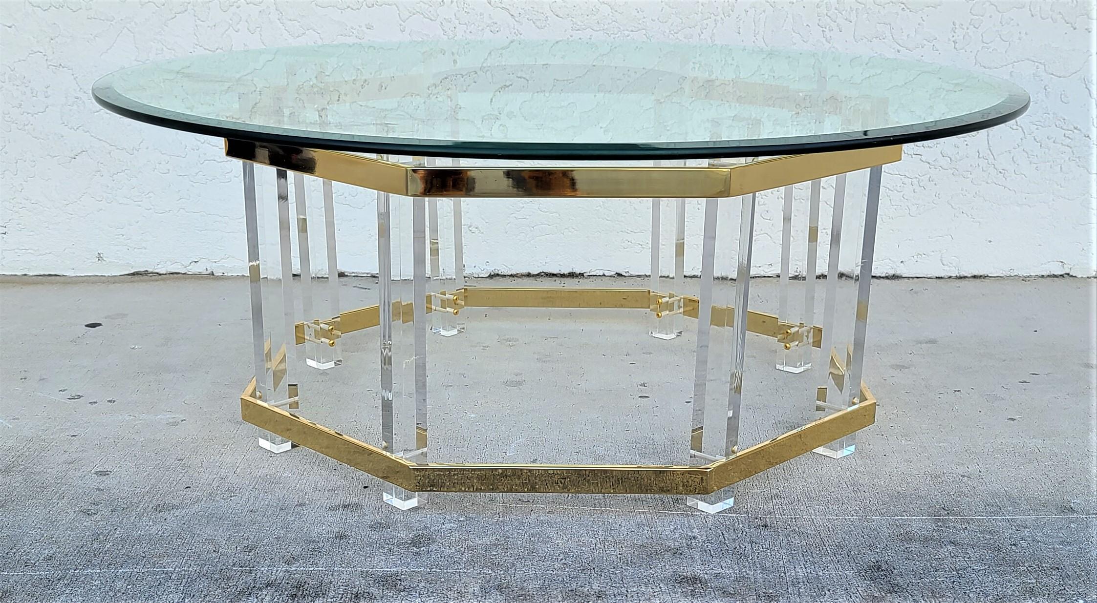 Charles Hollis Jones Mid Century Brass Lucite & Glass Coffee Table In Good Condition For Sale In Lake Worth, FL