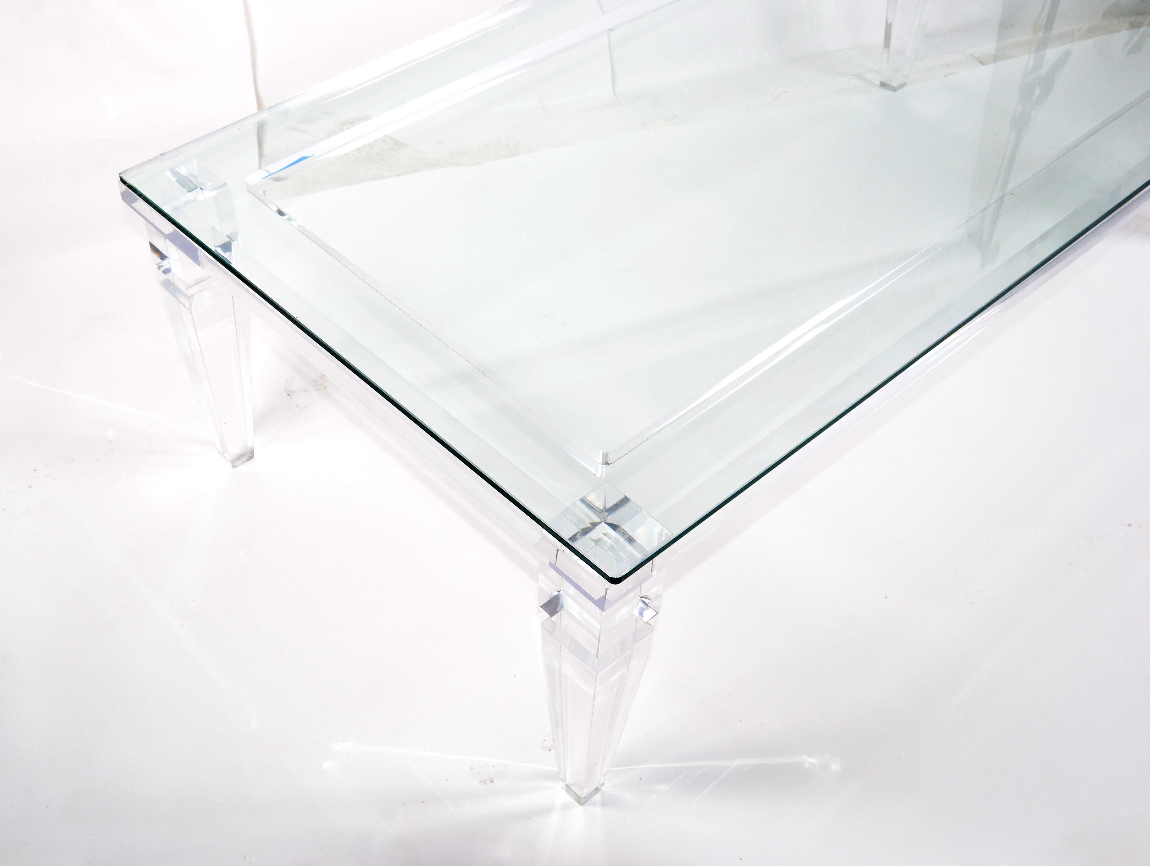Table basse moderne mi-siècle en lucite et verre biseauté de Charles Hollis Jones, 1970 en vente 2