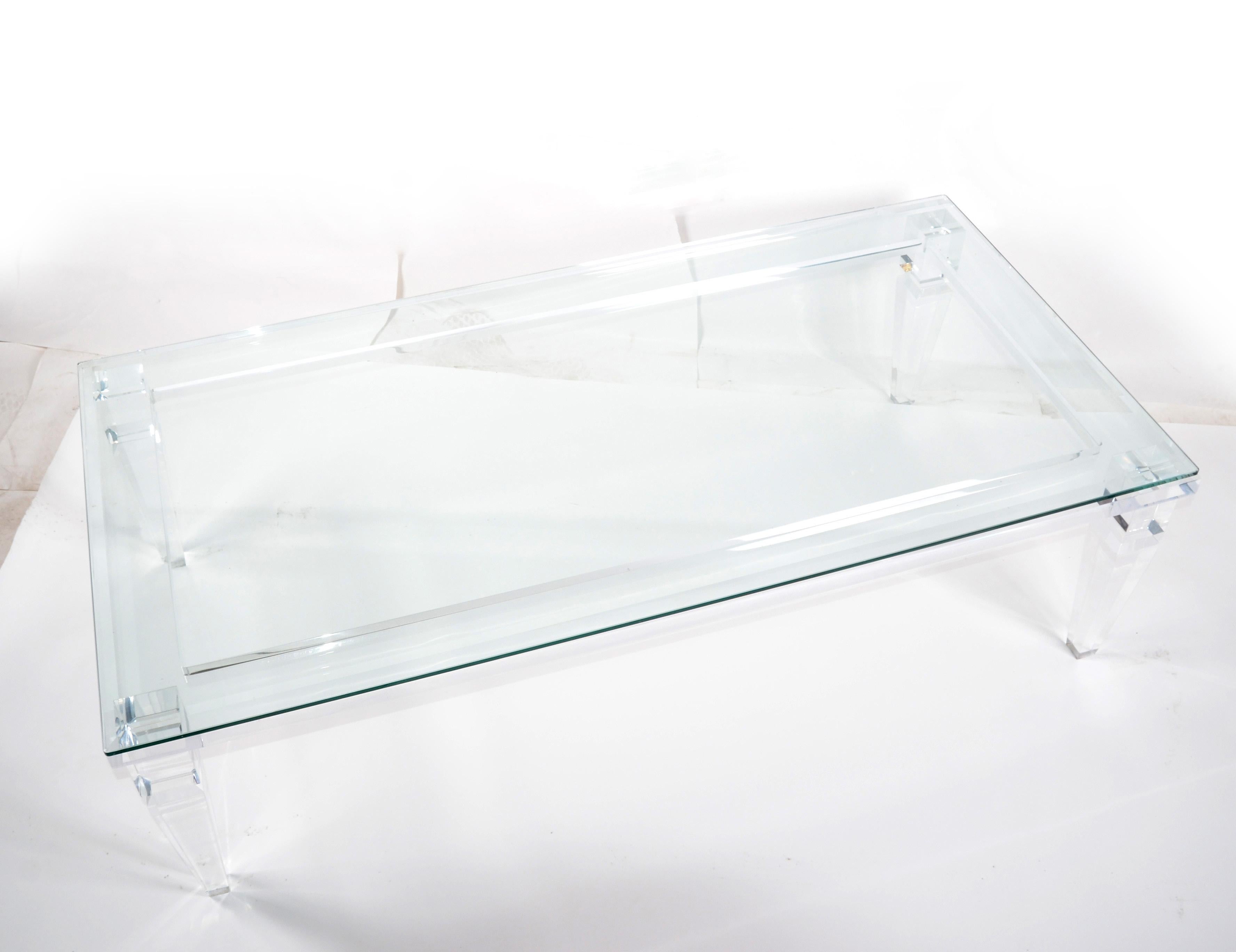 Américain Table basse moderne mi-siècle en lucite et verre biseauté de Charles Hollis Jones, 1970 en vente