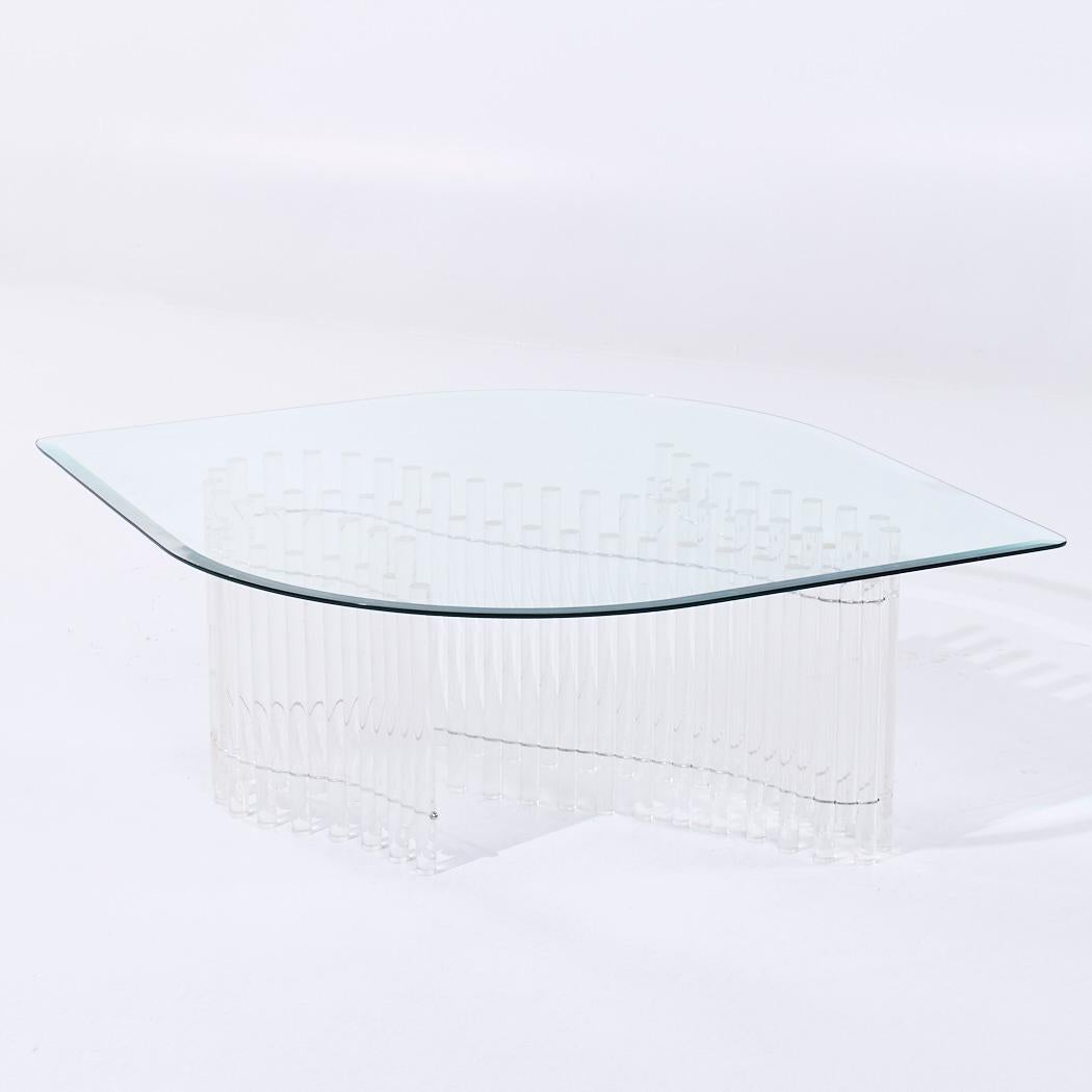 Mid-Century Modern Charles Hollis Jones Table basse en Lucite Tambour du milieu du siècle en vente
