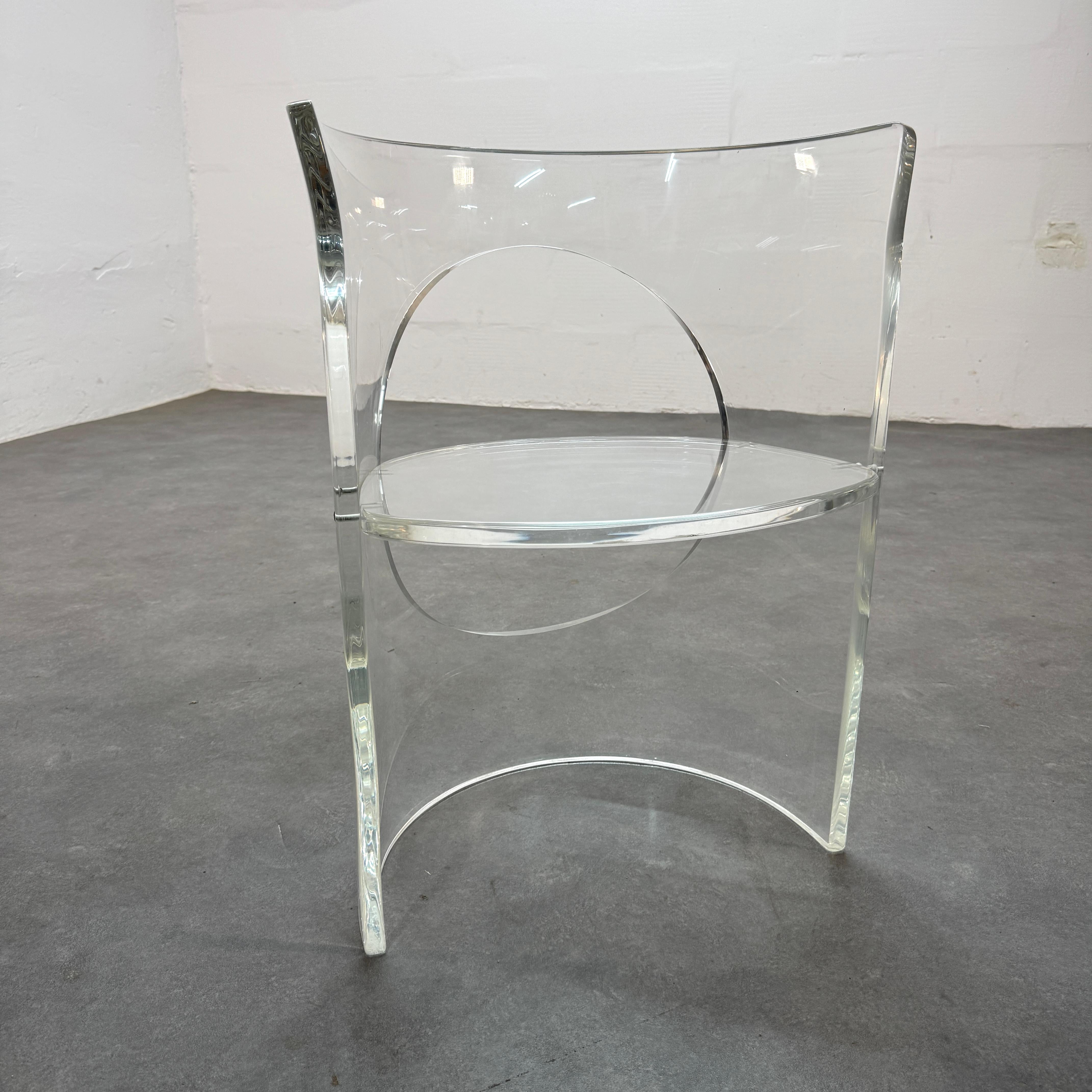 Pressé Charles Hollis Jones 'O'Barrel lucite chair 1970's. en vente