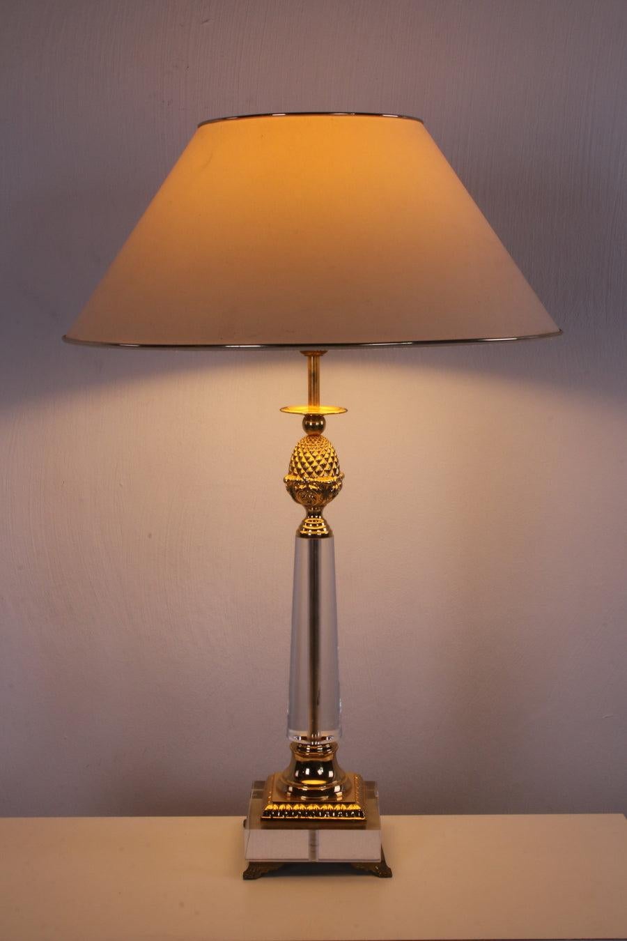Plexiglas Table Lamp With Gold Elements Hollywood Regency Style

This is a table lamp with the Hollywood Regency style, it also has a pineapple in it and the base is made of plexiglass.
A beautiful specimen with hood, the cabling is also in