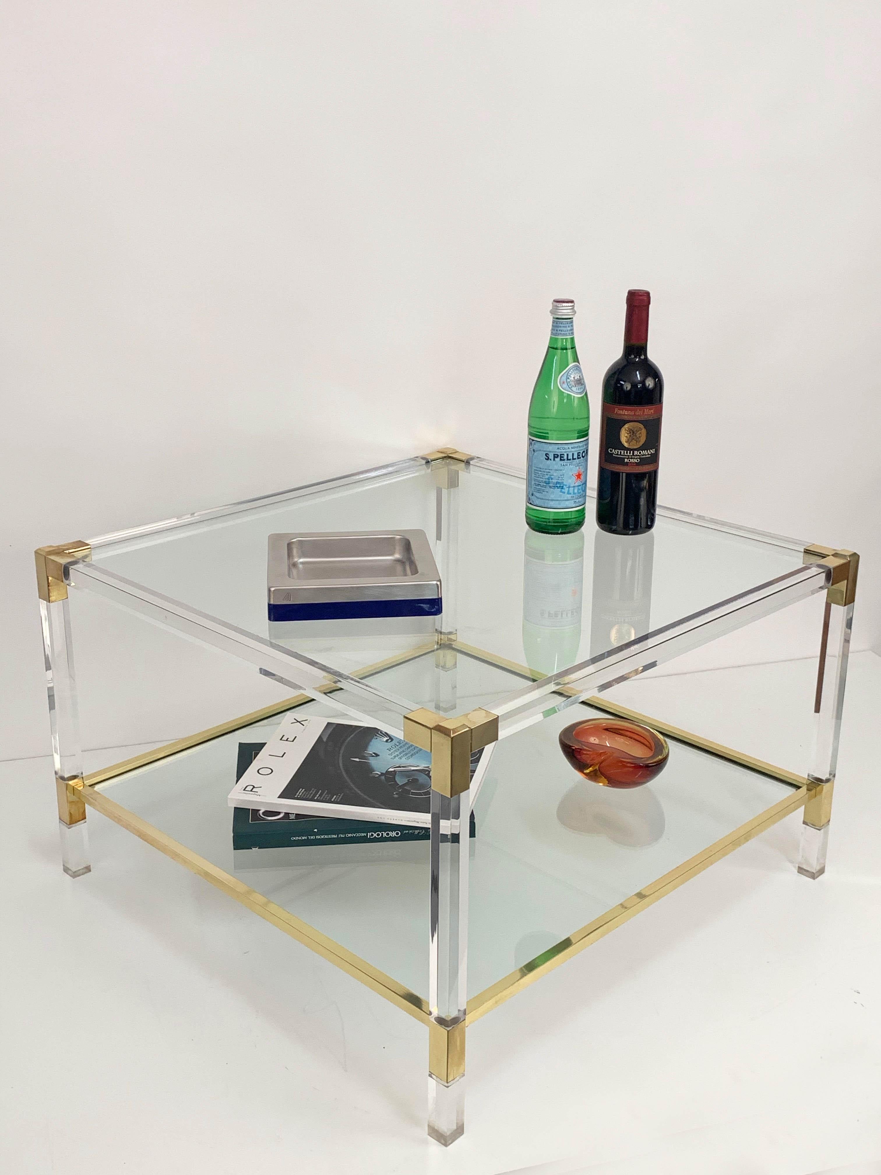 Table de cocktail carrée italienne en plexiglas et laiton de Charles Hollis Jones, 1970 en vente 4