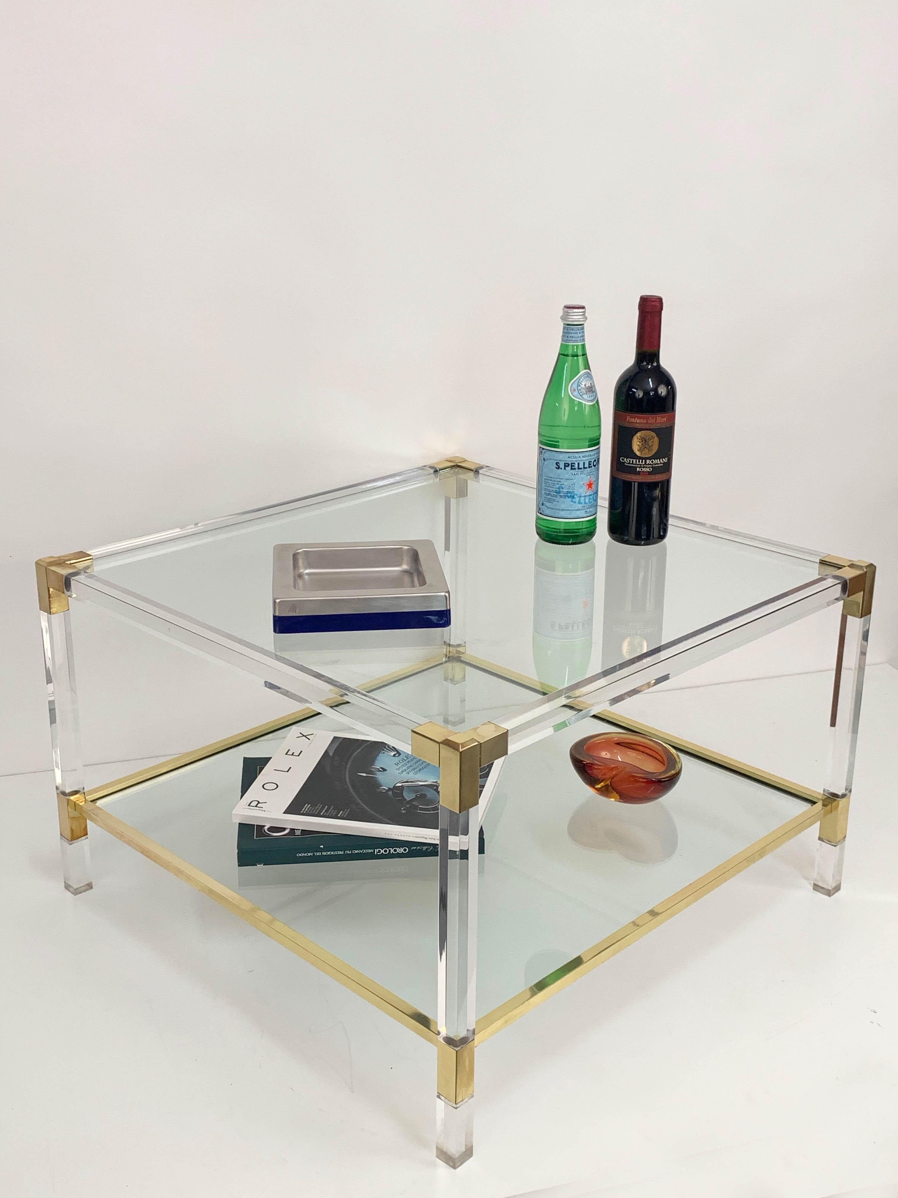 Charles Hollis Jones, quadratischer italienischer Cocktailtisch aus Plexiglas und Messing, 1970er-Jahre im Angebot 4