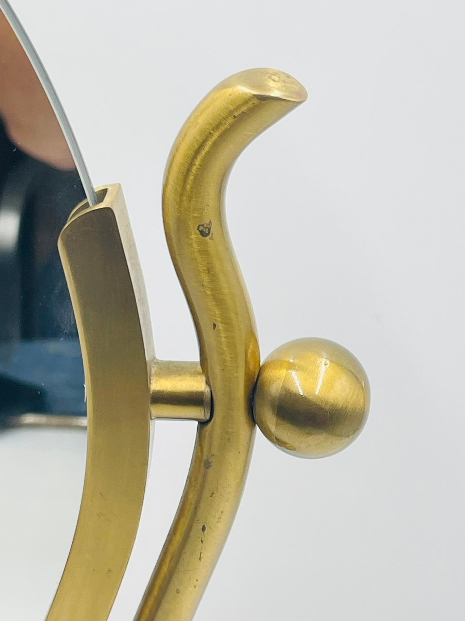 Charles Hollis Jones Miroir pivotant sculptural en laiton, 1960s Hollywood Regency en vente 8