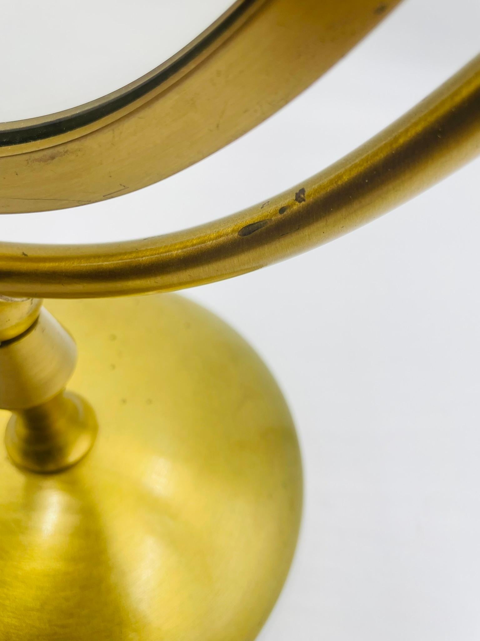 Charles Hollis Jones Miroir pivotant sculptural en laiton, 1960s Hollywood Regency en vente 10