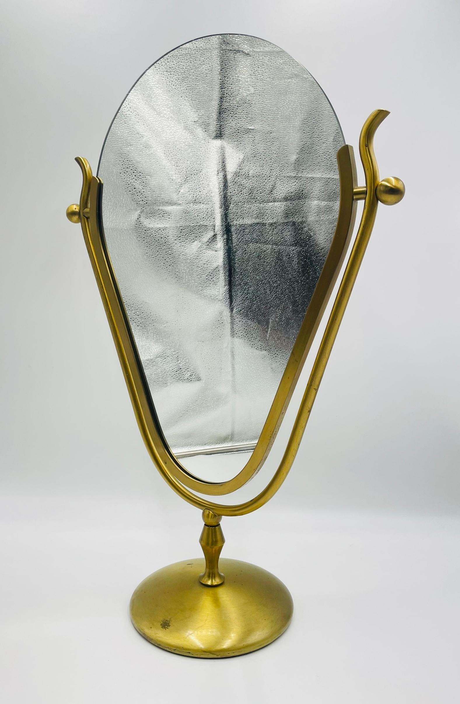 Laiton Charles Hollis Jones Miroir pivotant sculptural en laiton, 1960s Hollywood Regency en vente