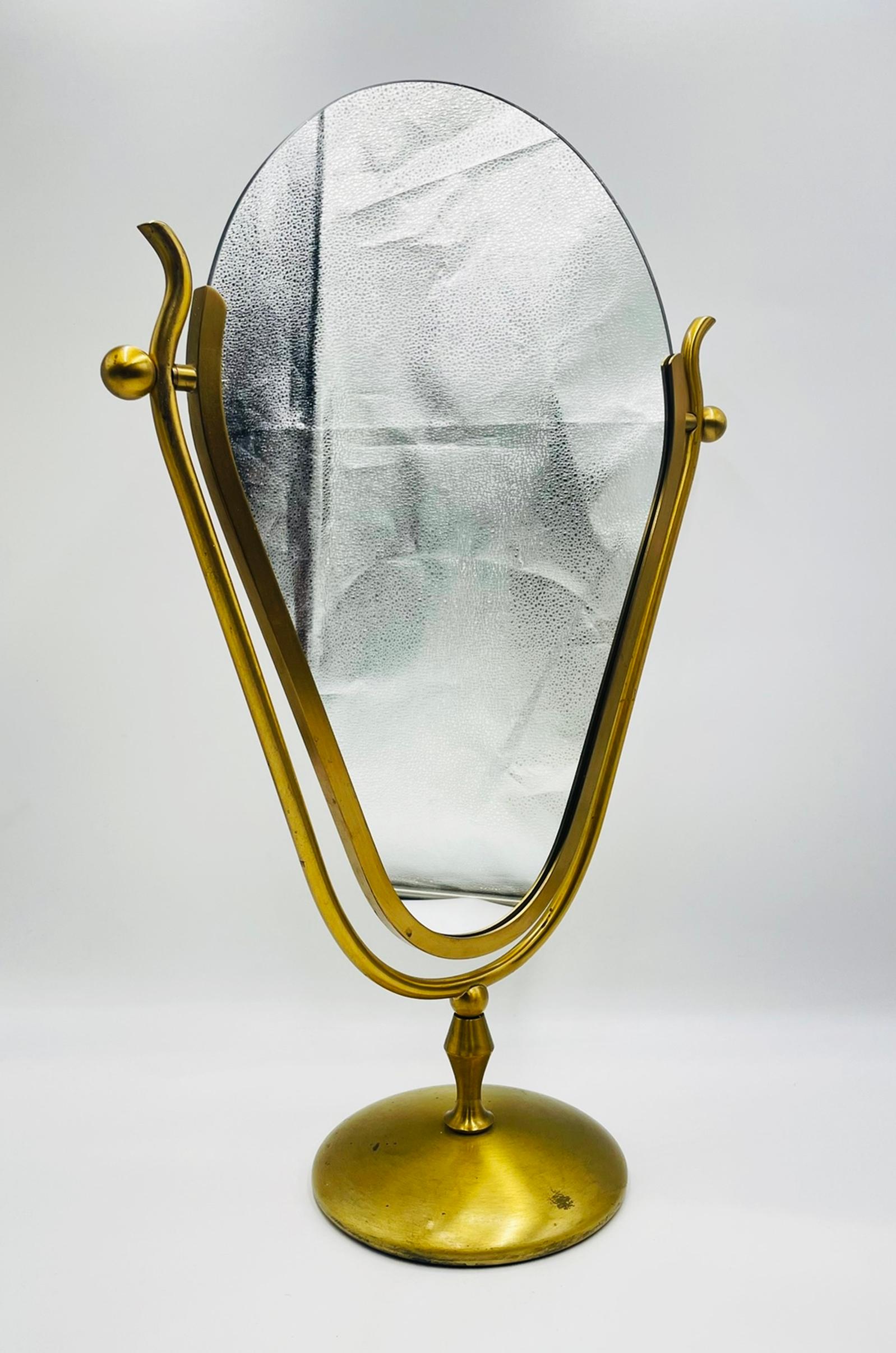 Charles Hollis Jones Miroir pivotant sculptural en laiton, 1960s Hollywood Regency en vente 1