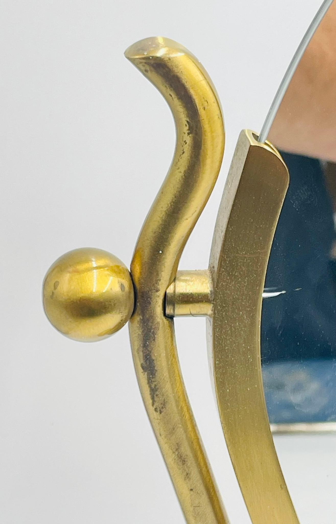 Charles Hollis Jones Miroir pivotant sculptural en laiton, 1960s Hollywood Regency en vente 2