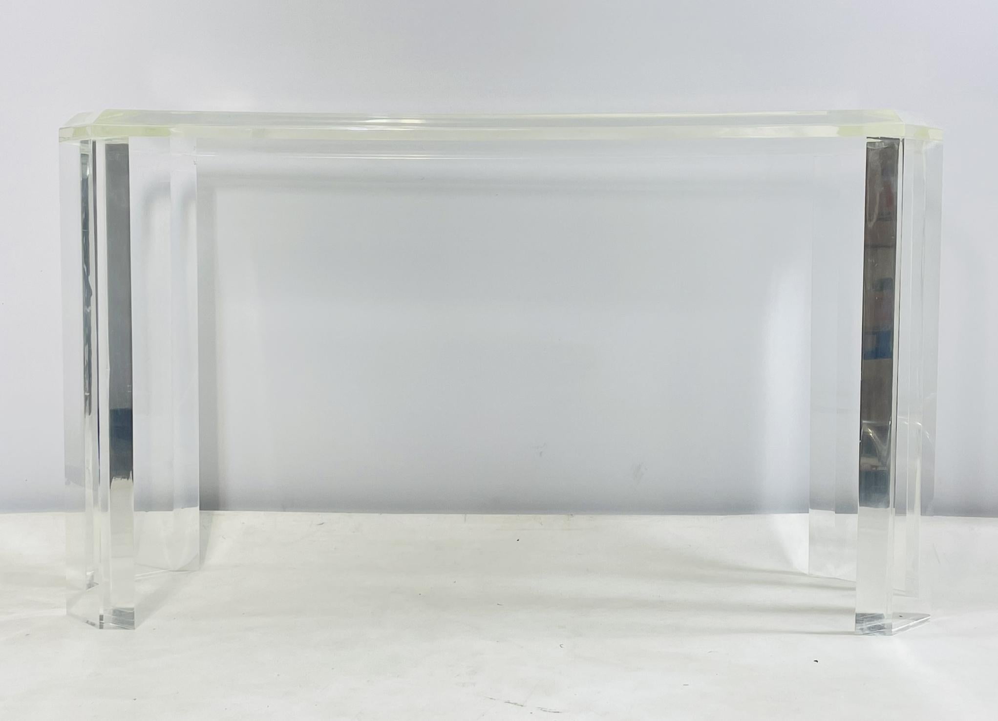 Mid-Century moderno Tavolo consolle in lucite firmato Charles Hollis Jones, Los Angeles, 1970 in vendita